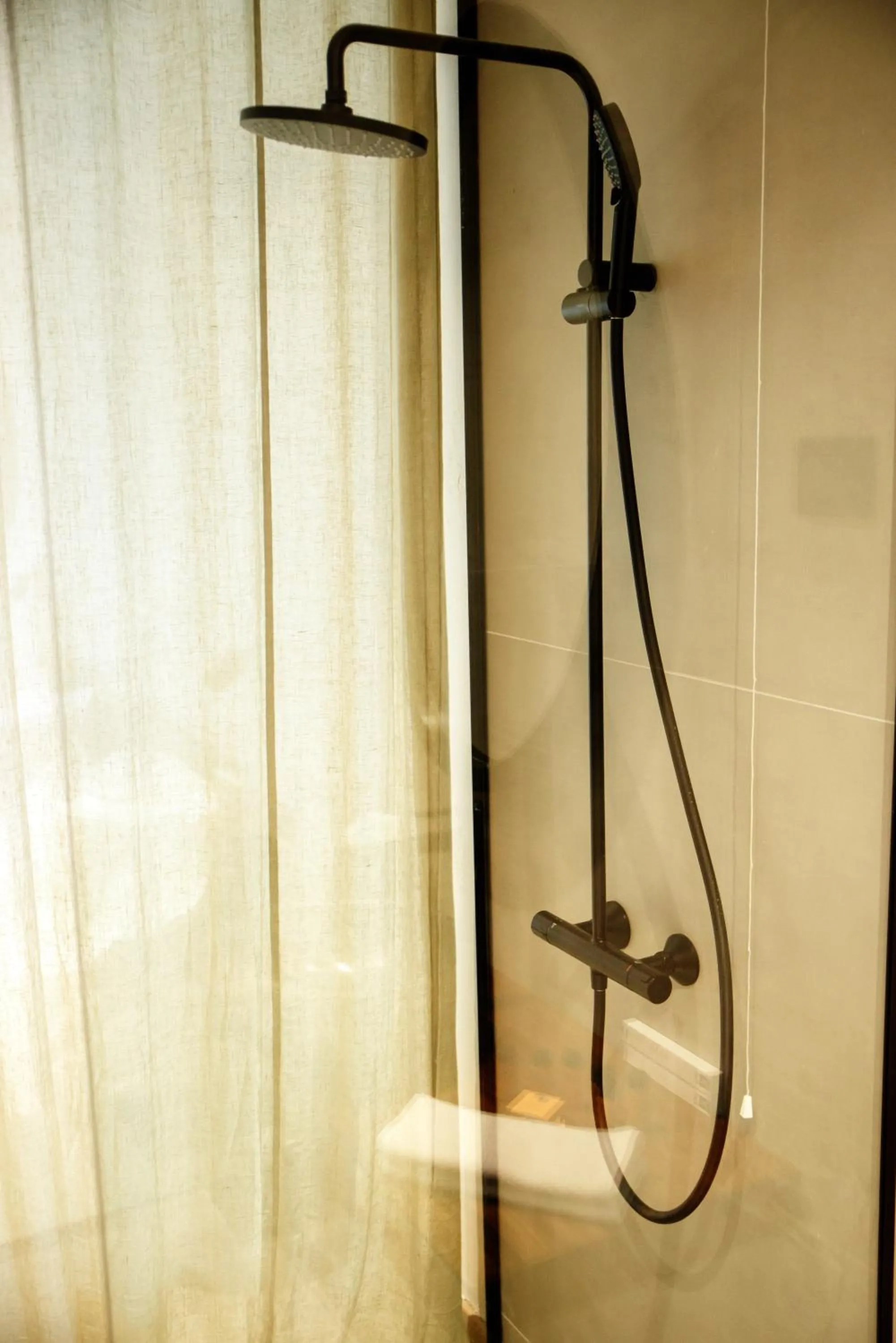 Shower in Hotel 1920
