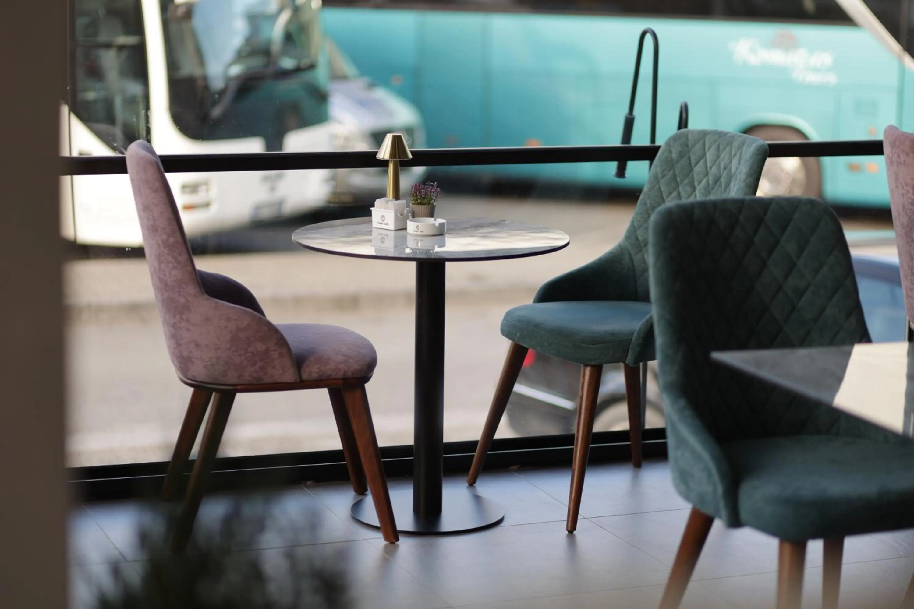 Restaurant/places to eat in Residence Inn Hotel