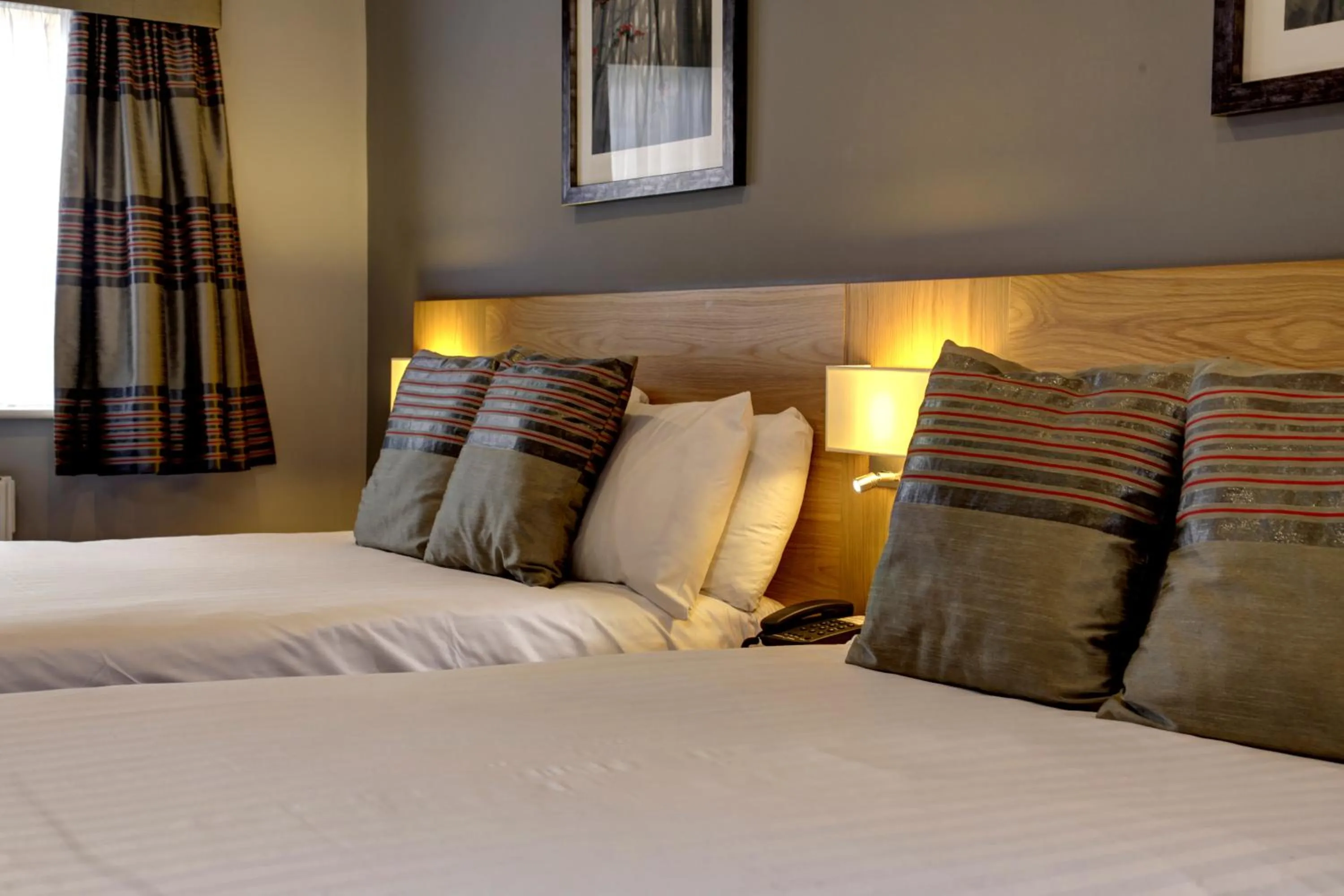 Bed in Linton Lodge a BW Signature Collection Hotel