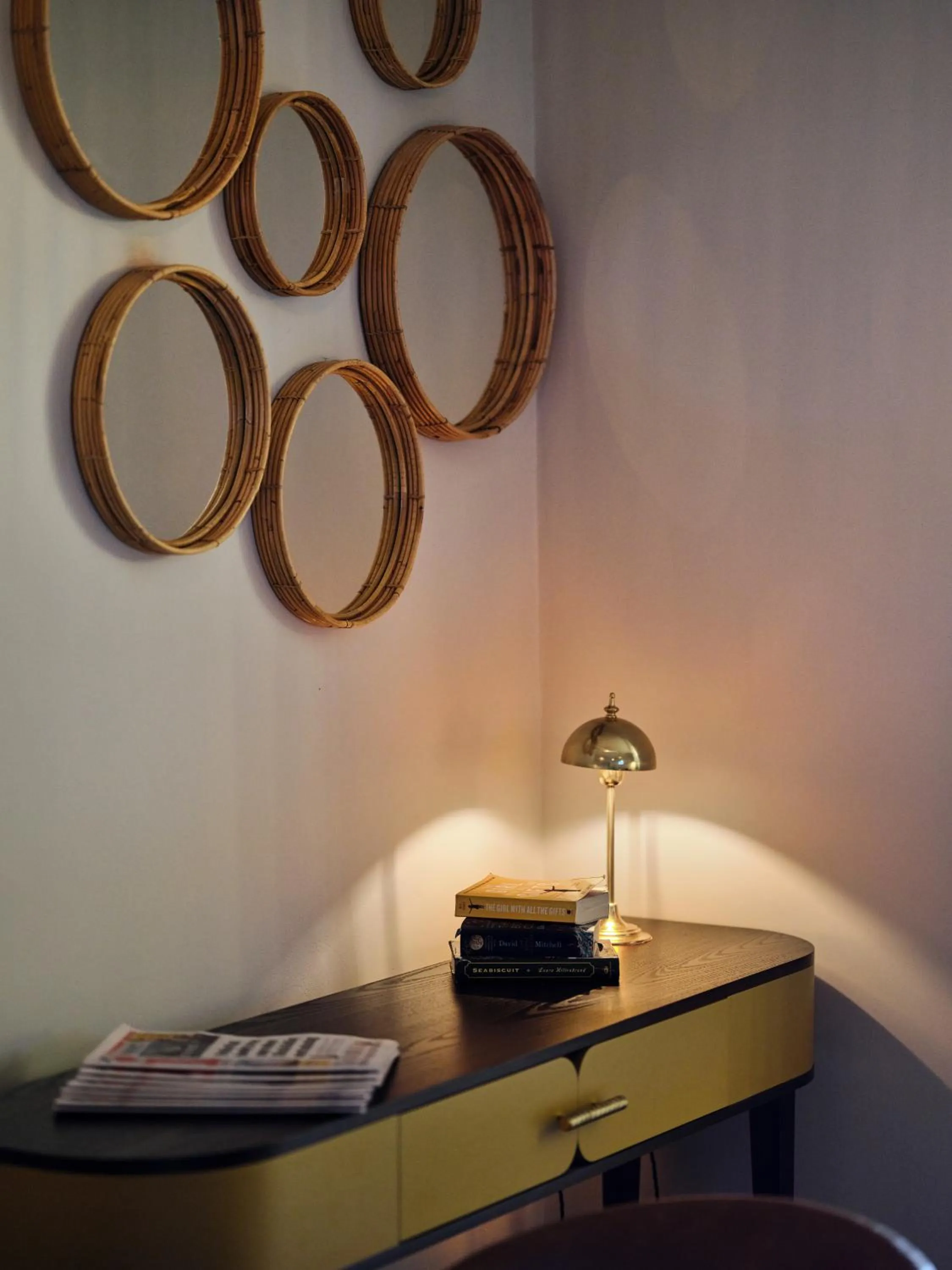 Lounge or bar in Linton Lodge a BW Signature Collection Hotel