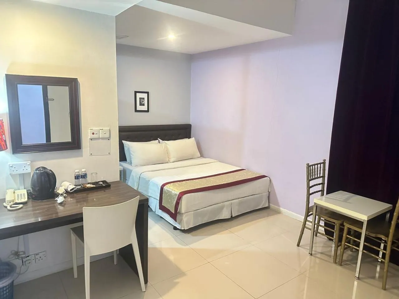 Bed in KINGSMAN BOUTIQUE HOTEL