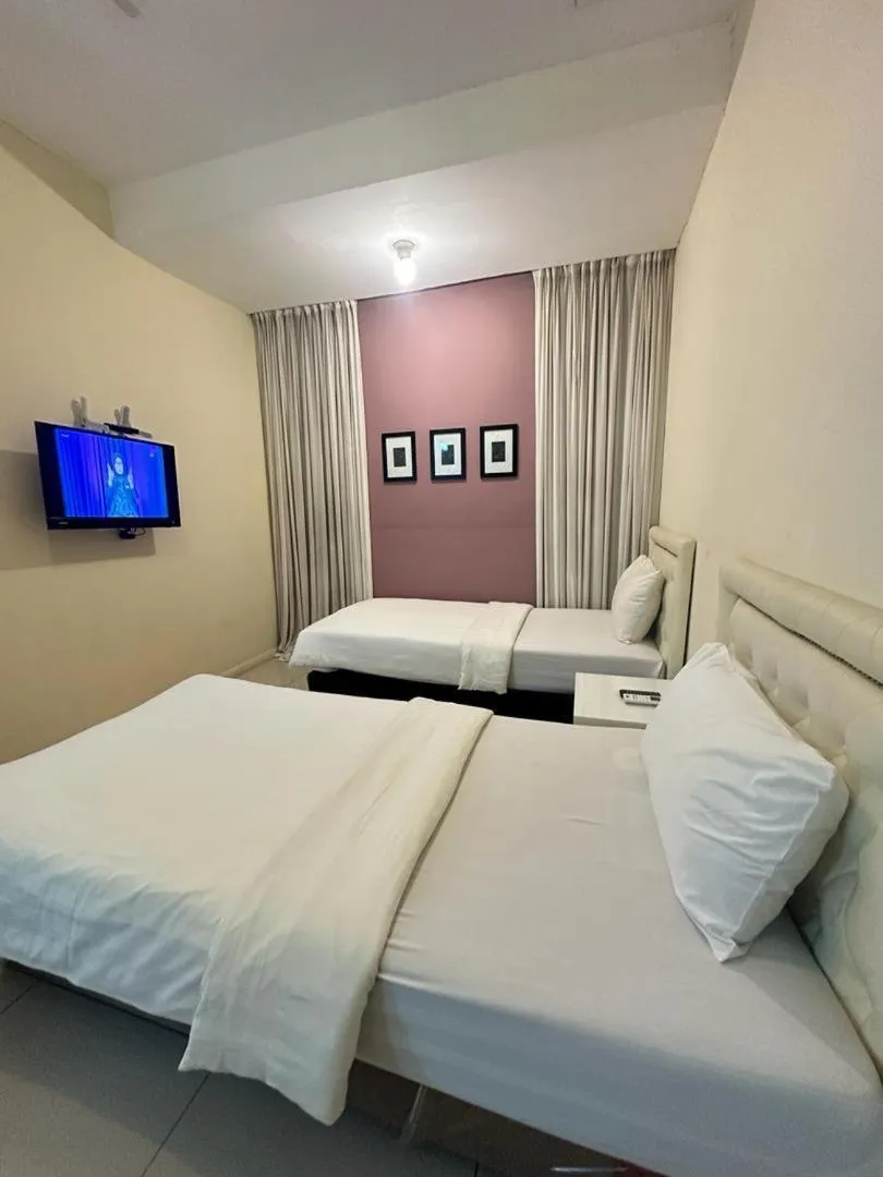 Bed in KINGSMAN BOUTIQUE HOTEL