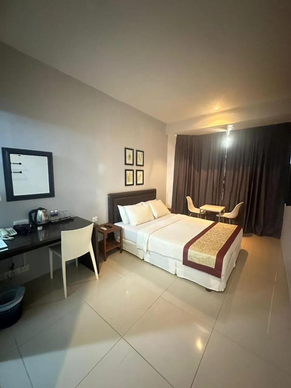 Bed in KINGSMAN BOUTIQUE HOTEL