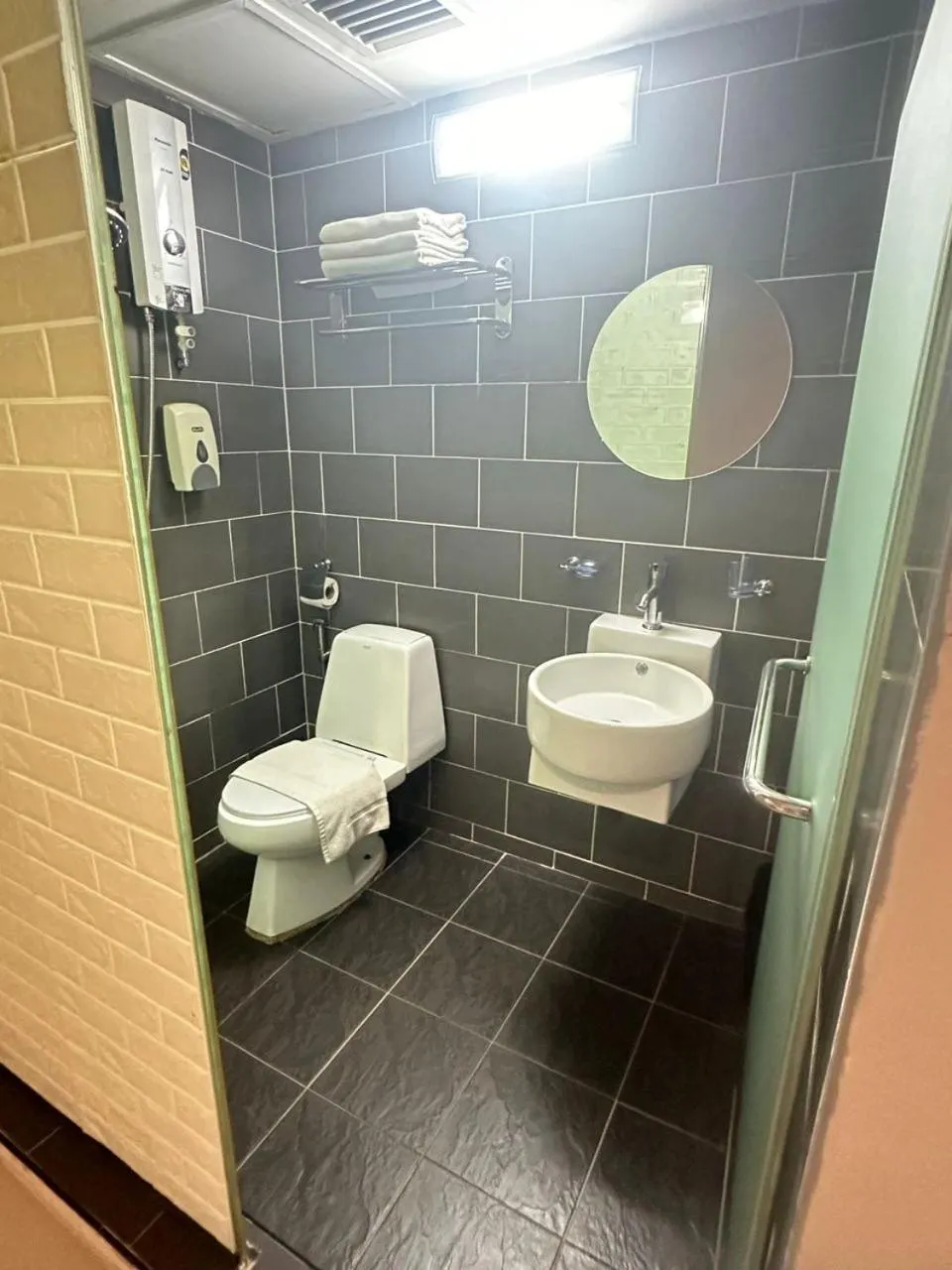 KINGSMAN BOUTIQUE HOTEL