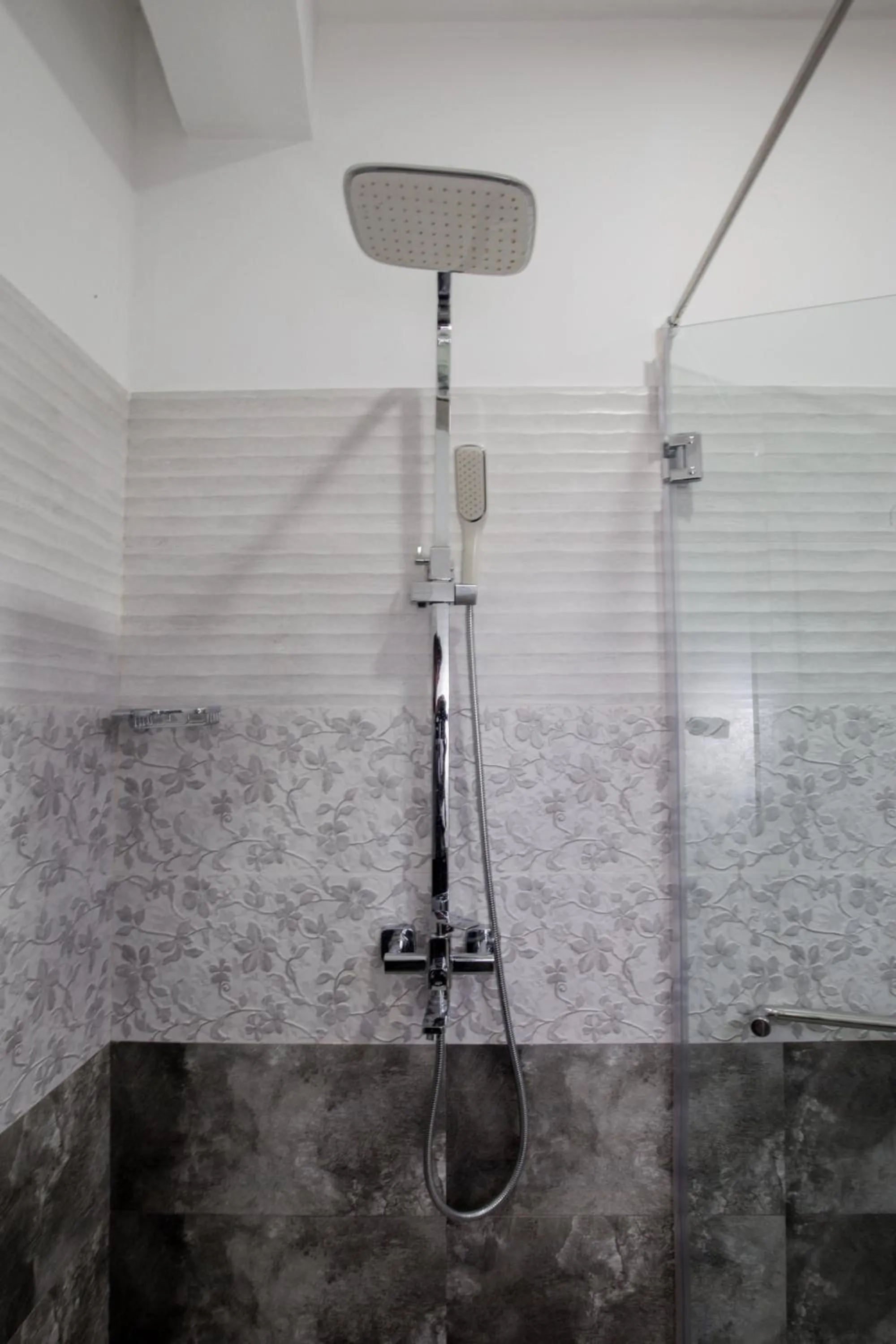 Shower in Manthra Leisure