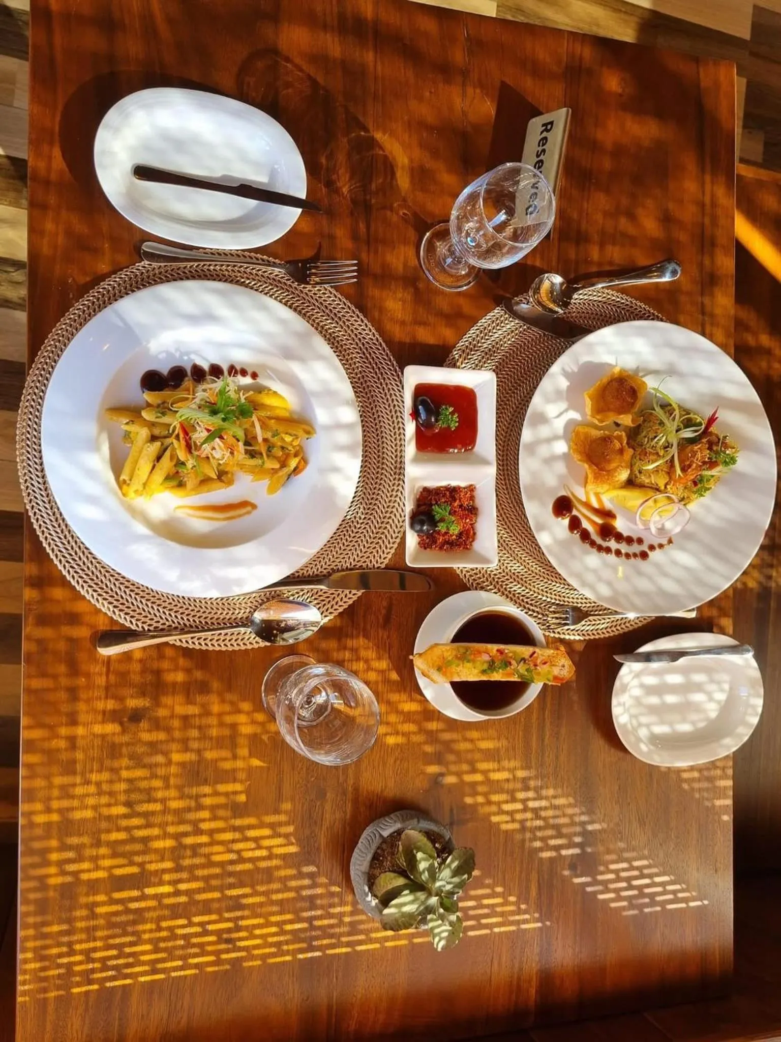 Restaurant/places to eat in Manthra Leisure