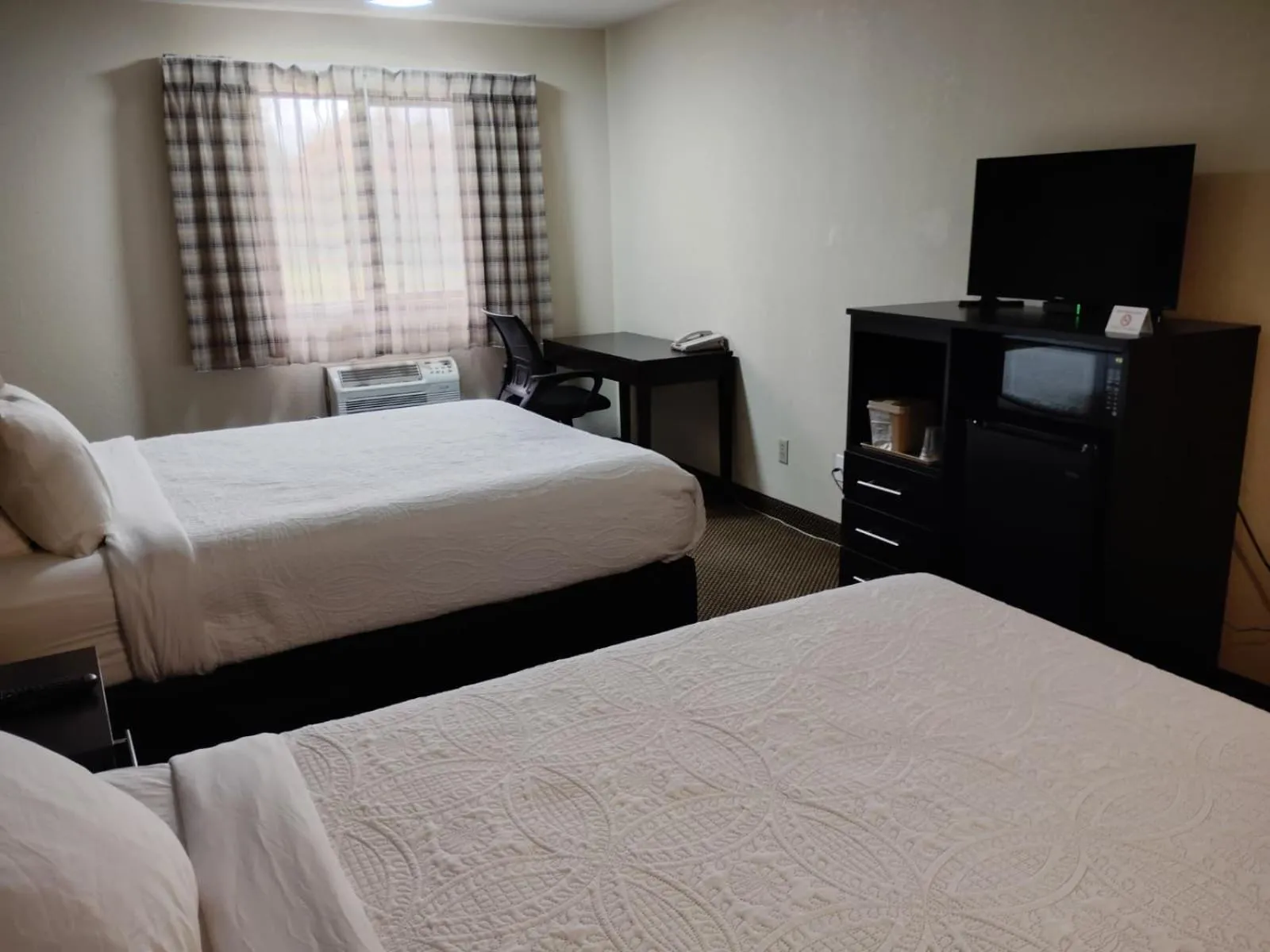 Photo of the whole room, Bed in Cozy Inn