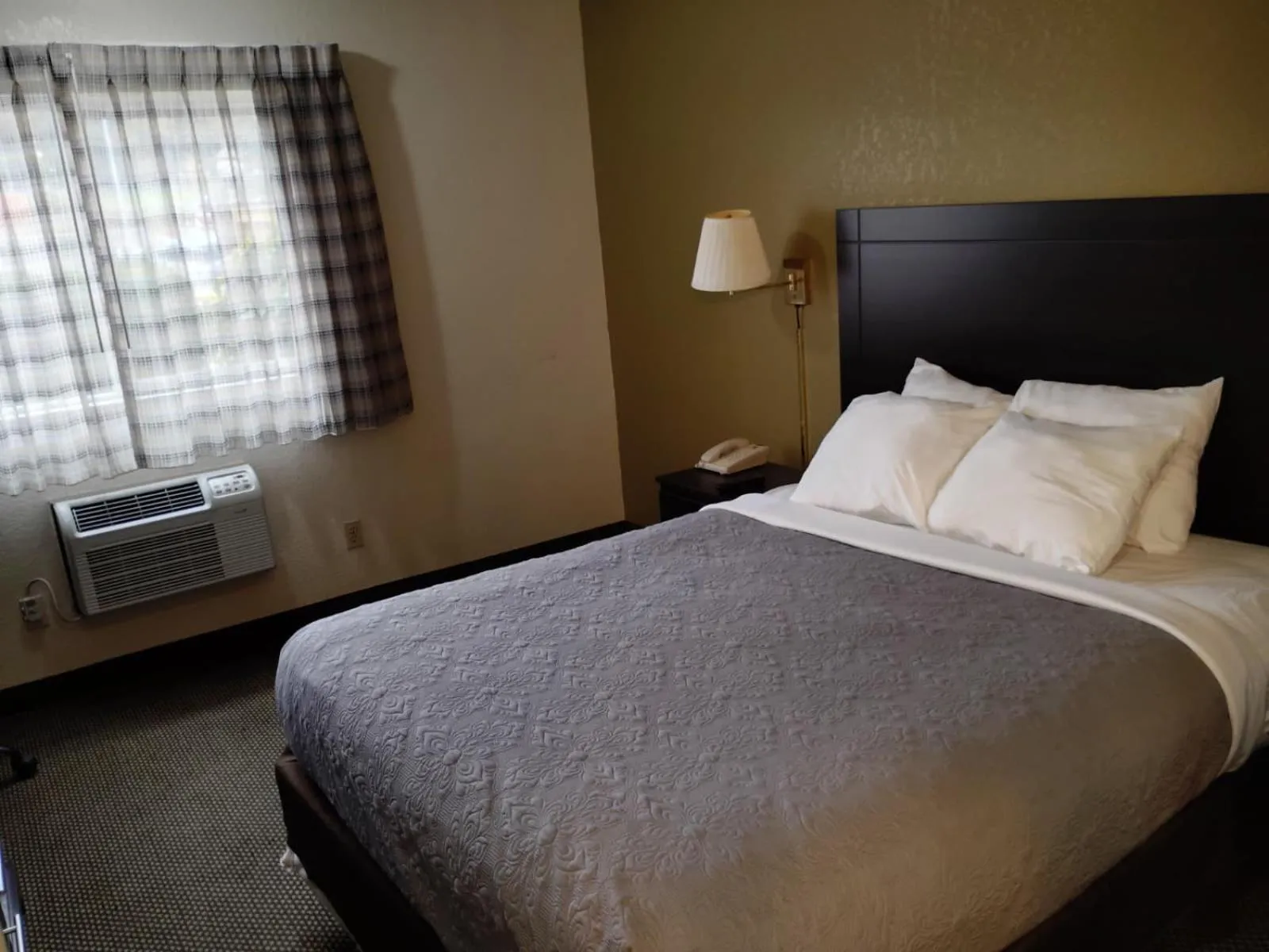 Bedroom, Bed in Cozy Inn