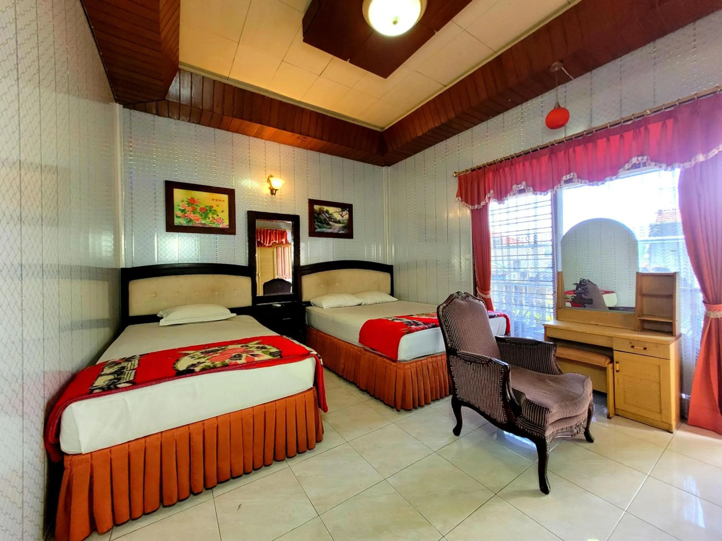 Photo of the whole room, Bed in Hotel Dirgahayu Ponorogo