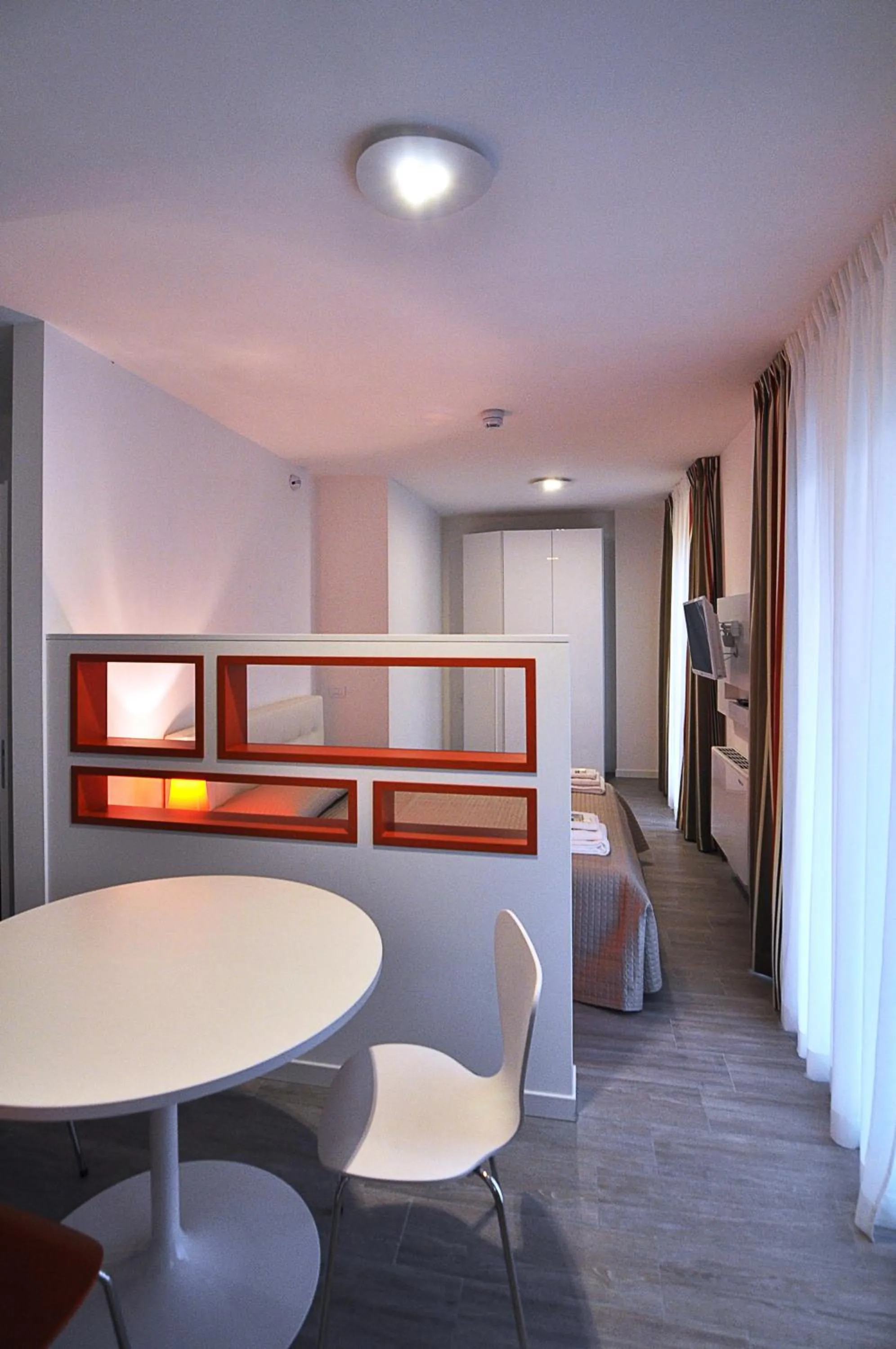 Kitchen or kitchenette, Bed in BB Hotels Aparthotel Arcimboldi