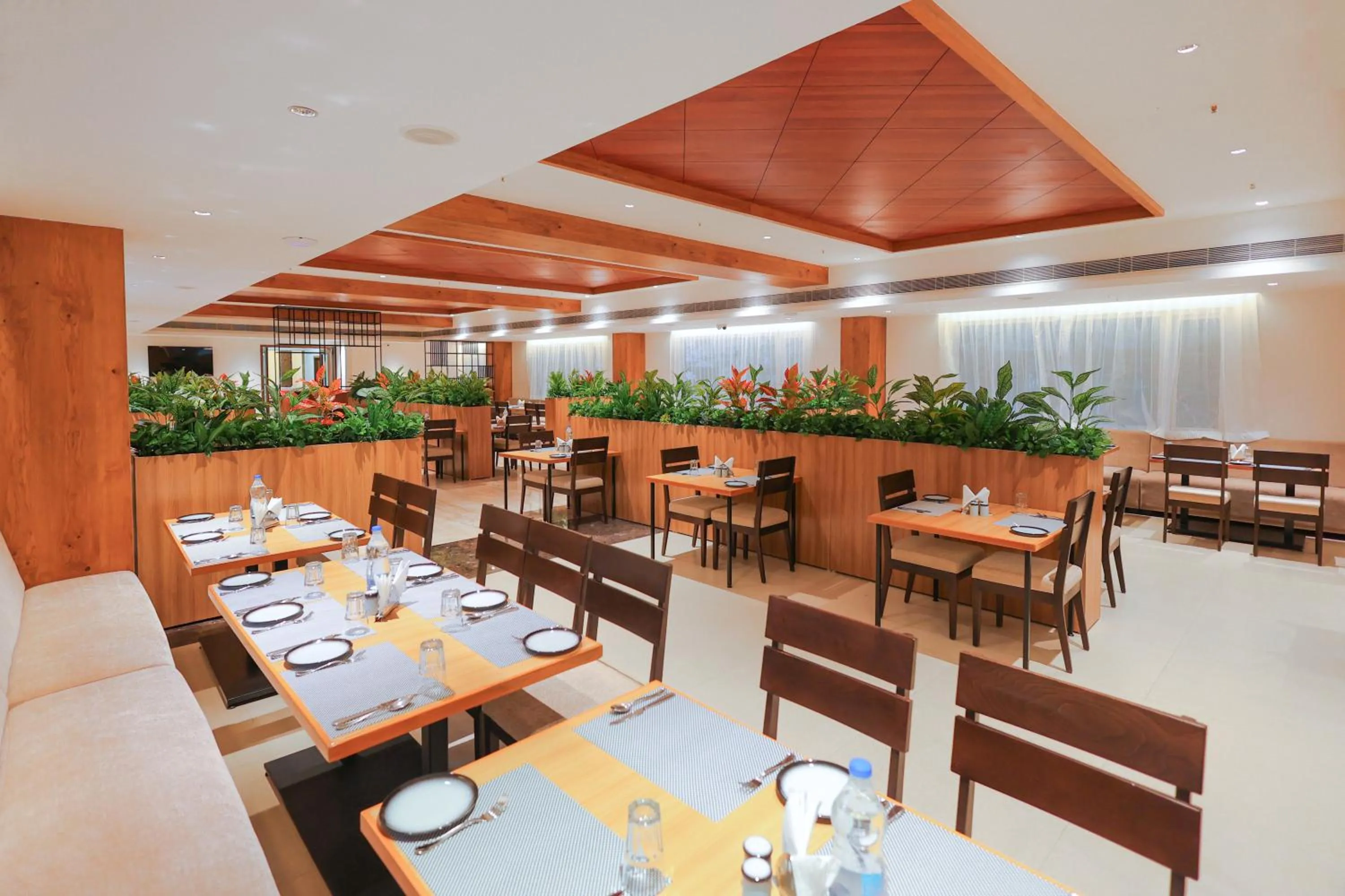 Restaurant/places to eat in Icon Grand Hotel By Bhagini