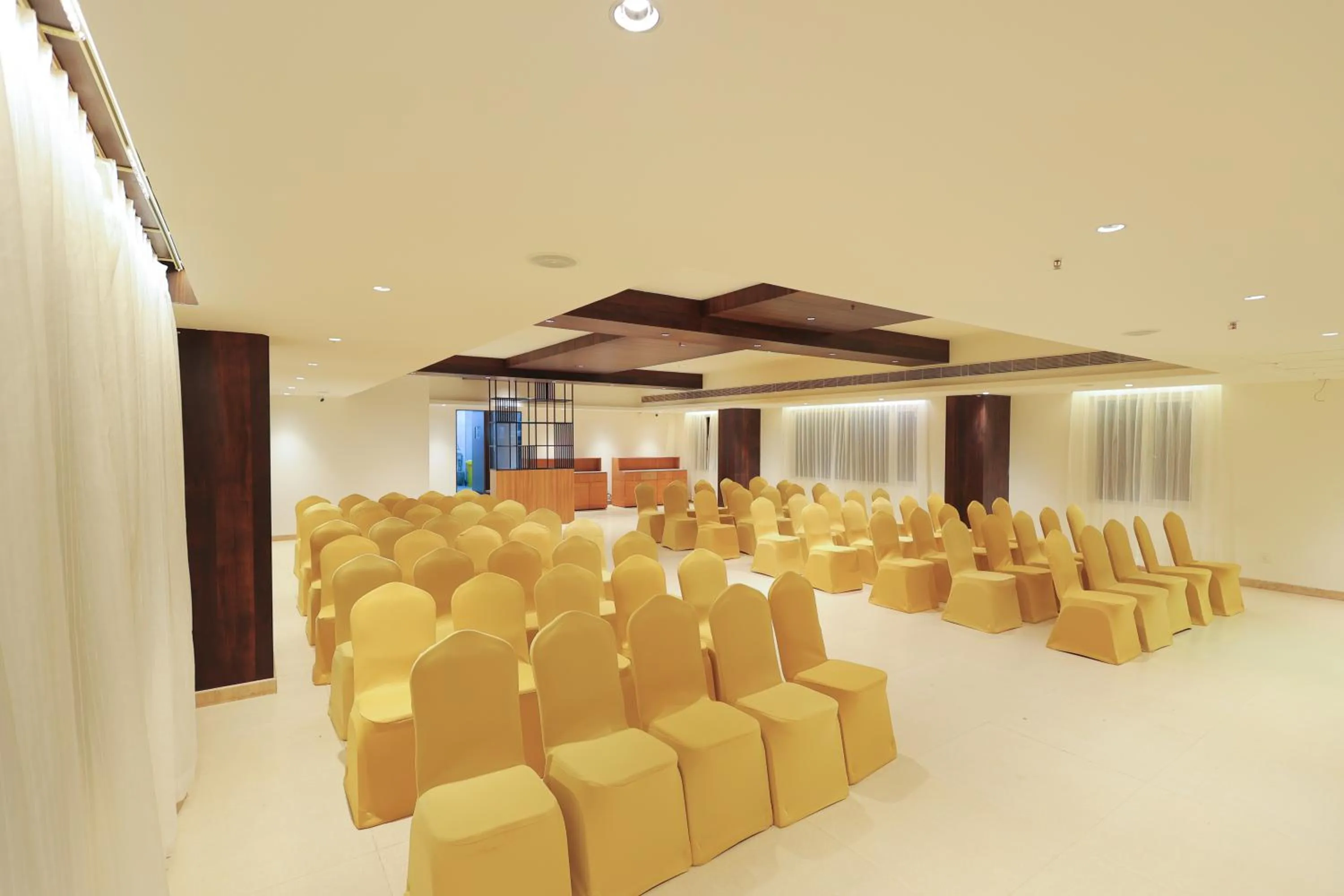 Banquet/Function facilities in Icon Grand Hotel By Bhagini