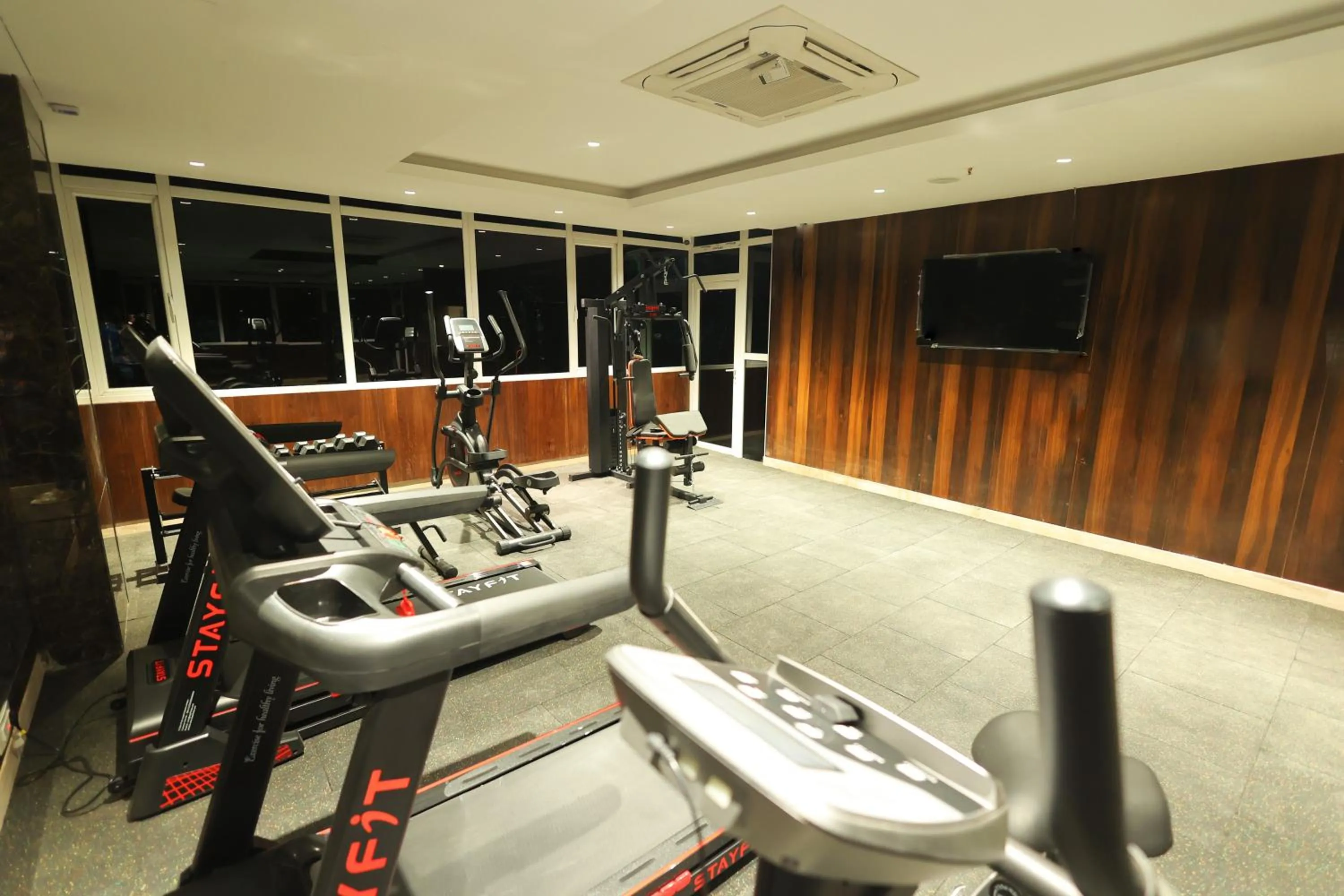 Fitness centre/facilities in Icon Grand Hotel By Bhagini
