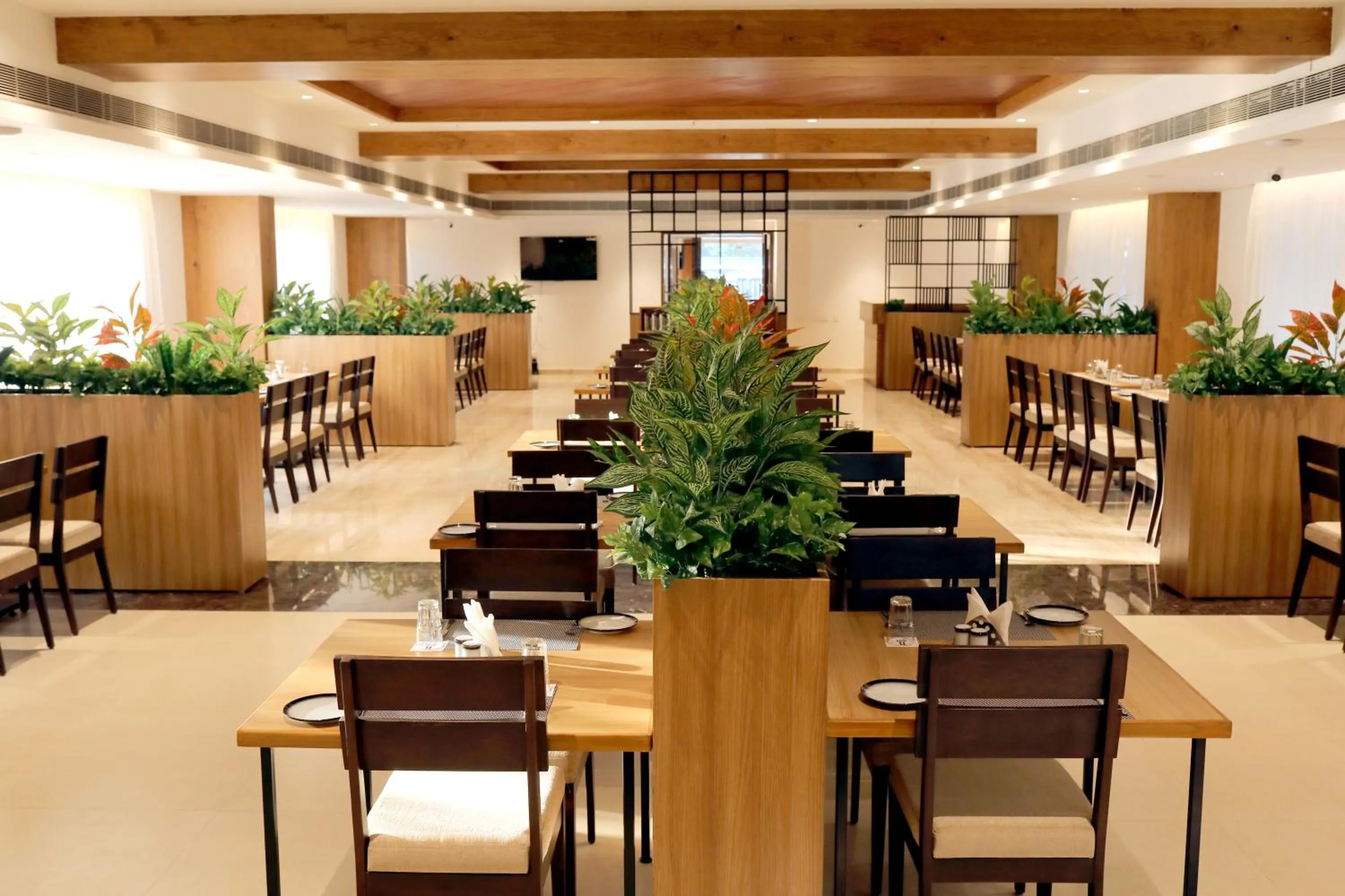 Restaurant/places to eat in Icon Grand Hotel By Bhagini