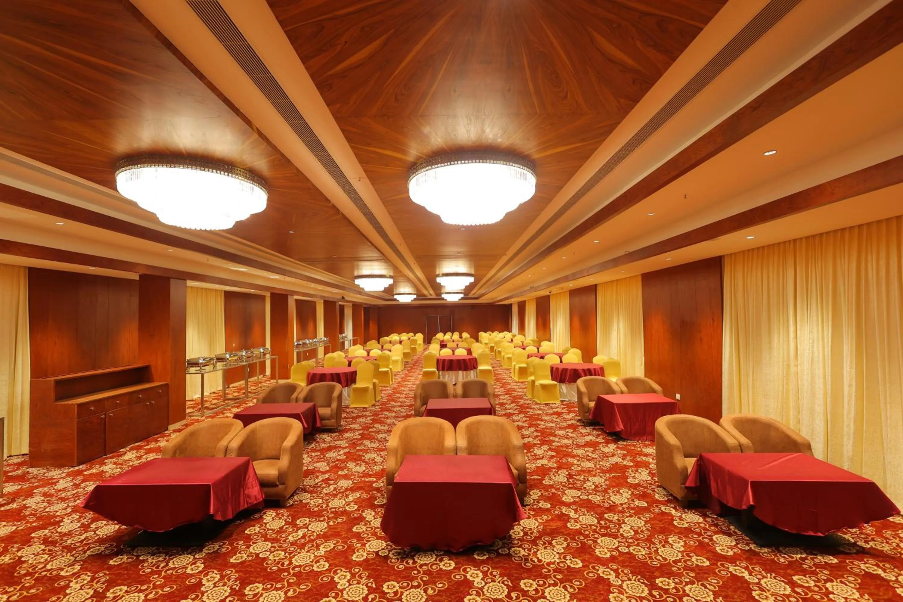 Meeting/conference room in Icon Grand Hotel By Bhagini
