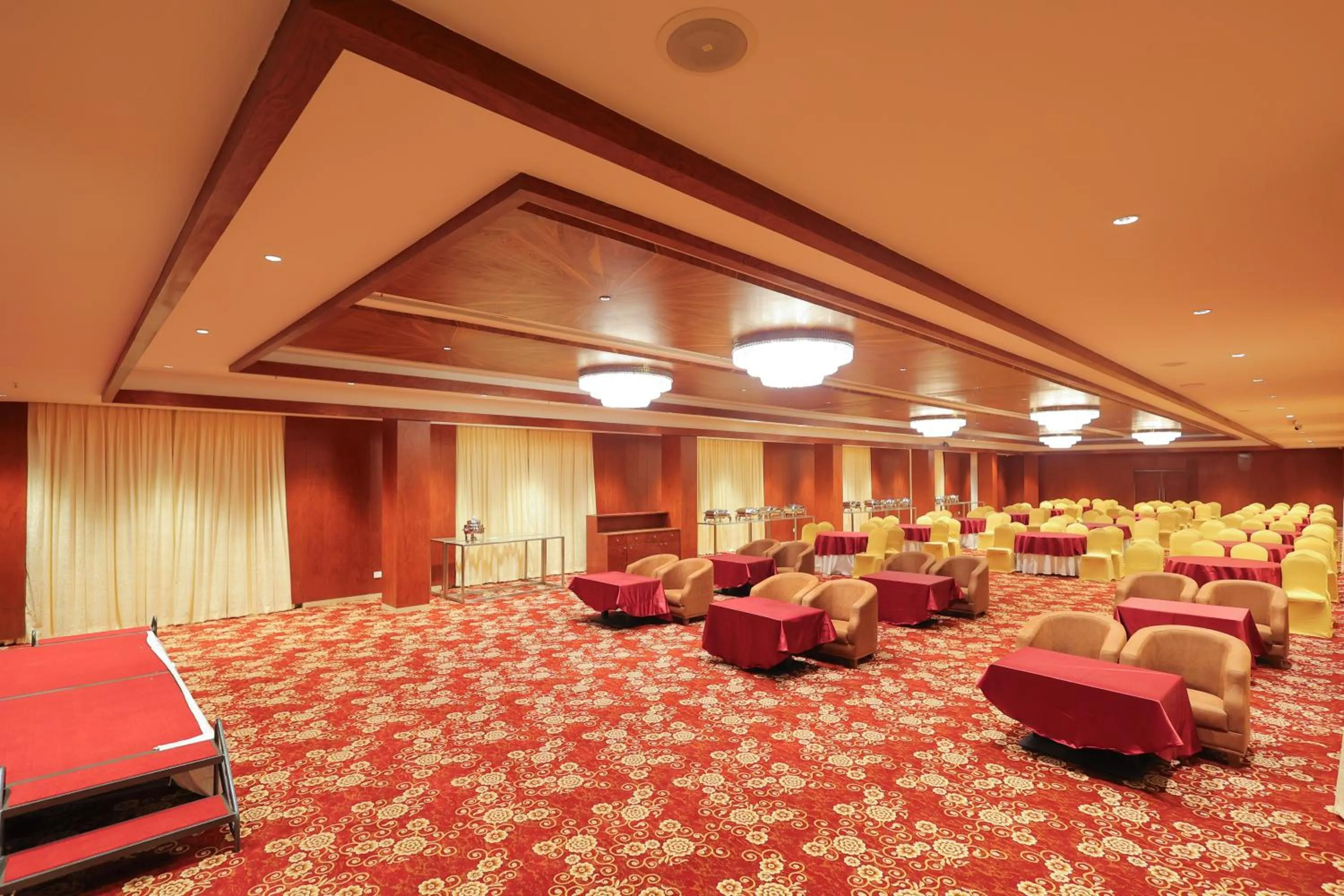 Meeting/conference room in Icon Grand Hotel By Bhagini