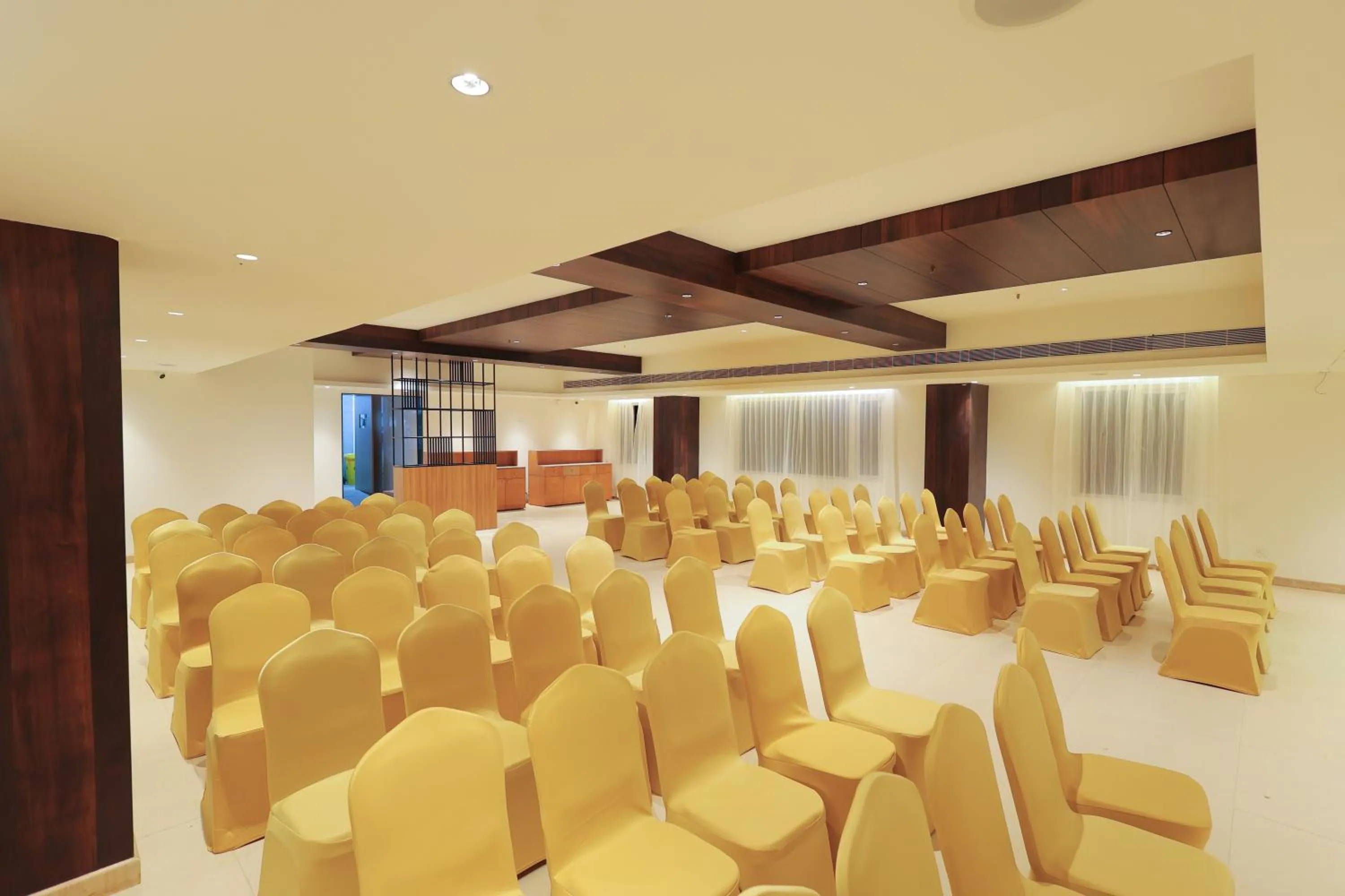 Meeting/conference room in Icon Grand Hotel By Bhagini