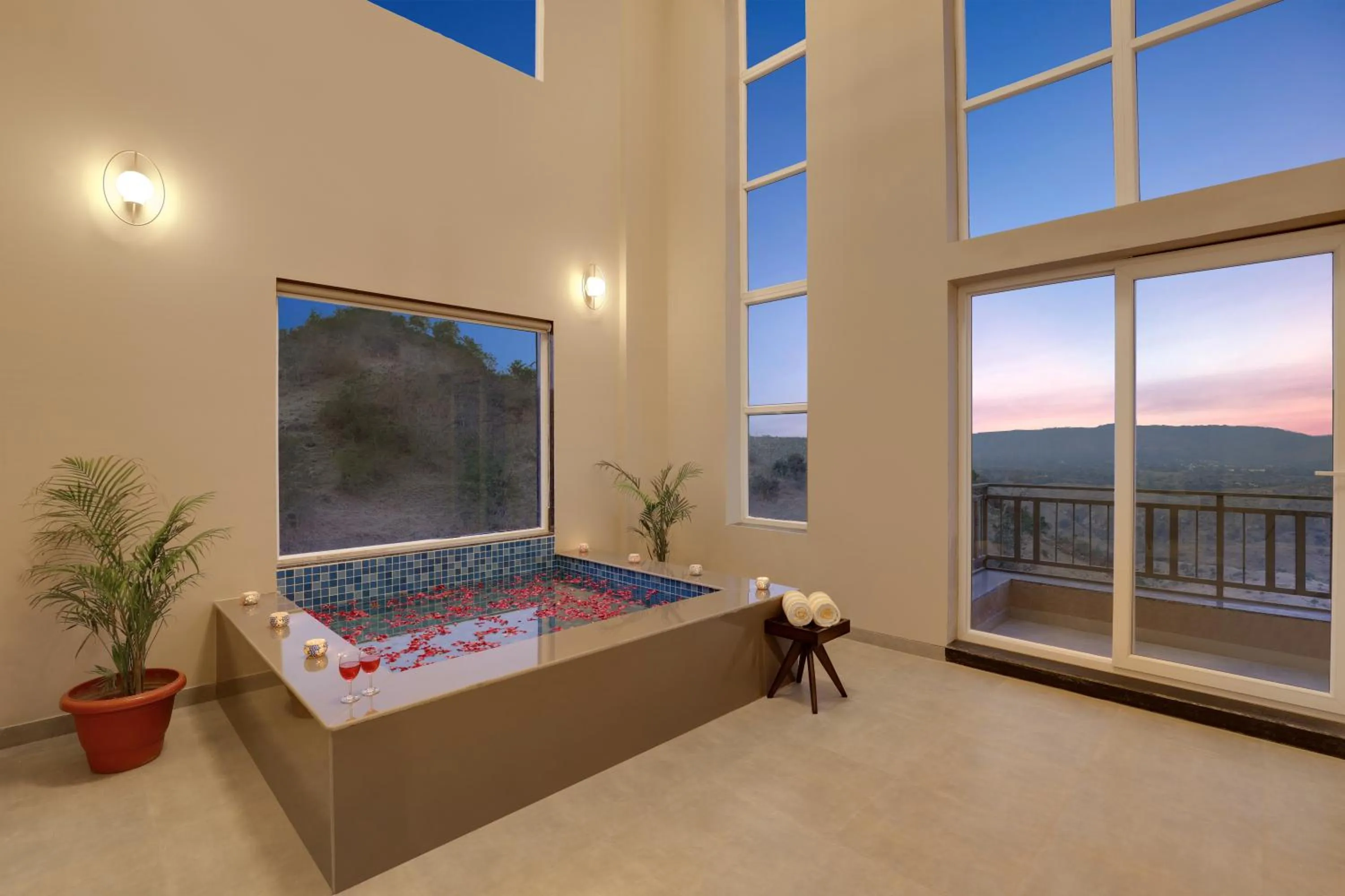 Swimming pool in Lemon Tree Resort, Kumbhalgarh