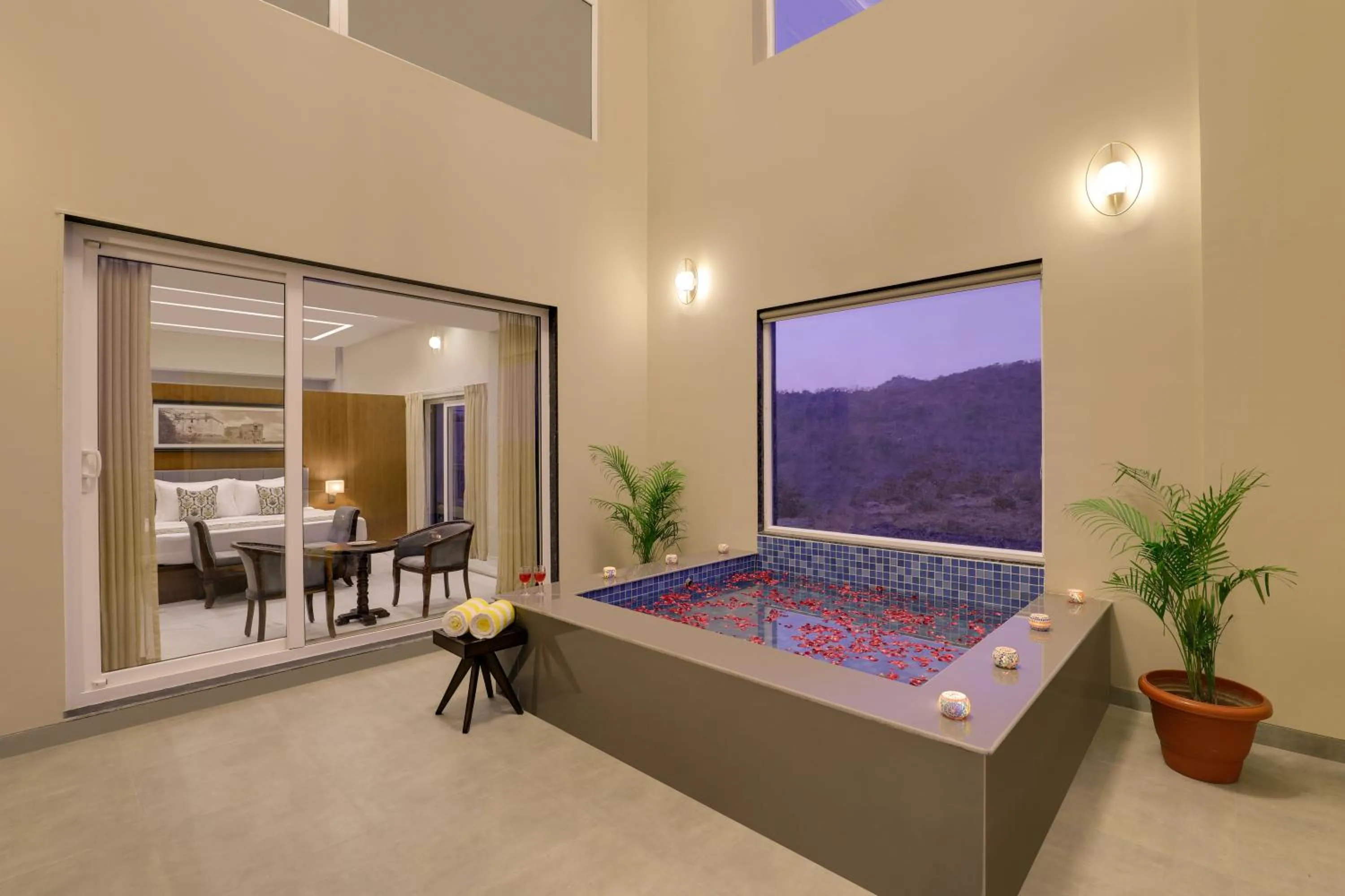 Swimming pool in Lemon Tree Resort, Kumbhalgarh