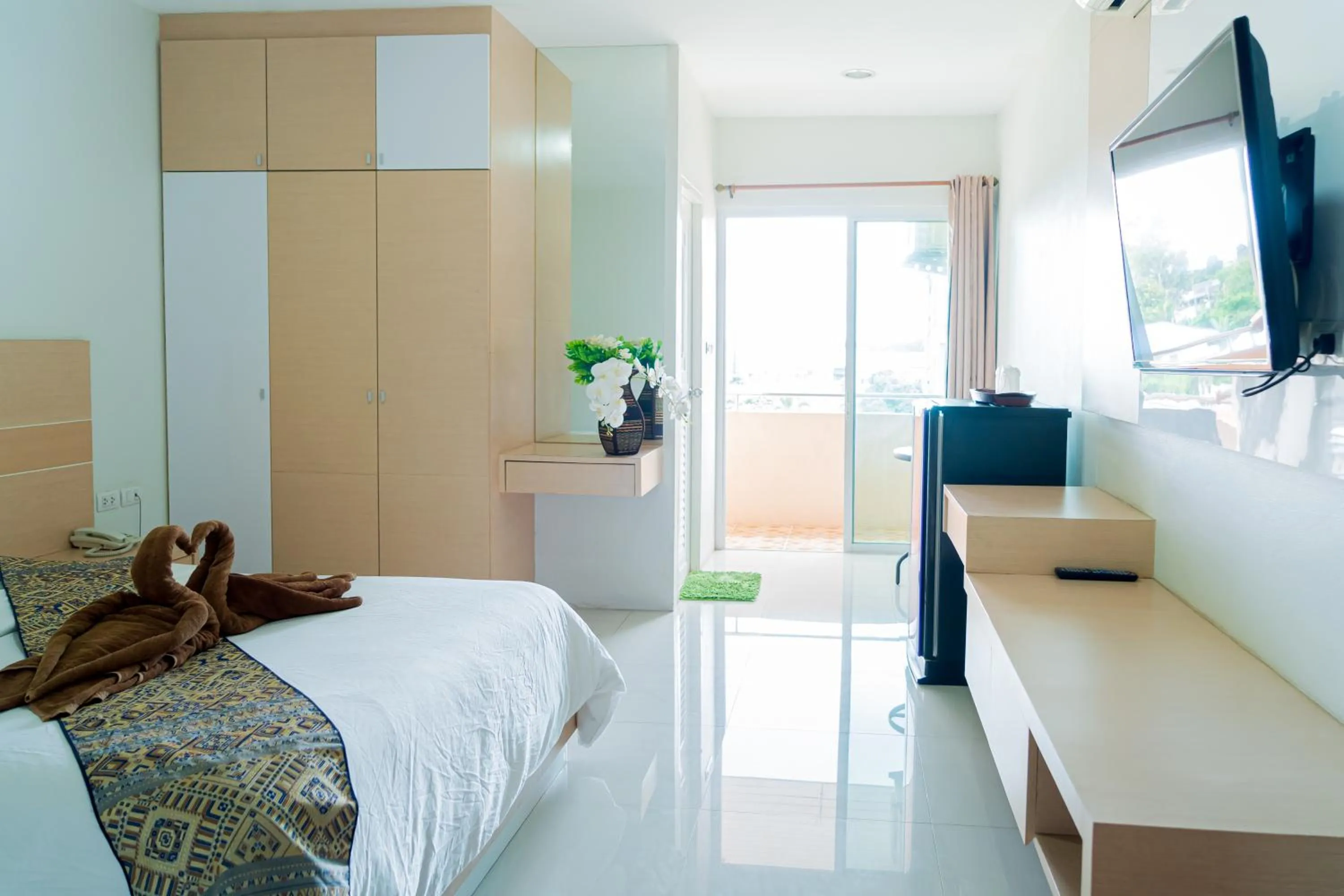 Bathroom, Bed in The Infinity Suite Chiangrai