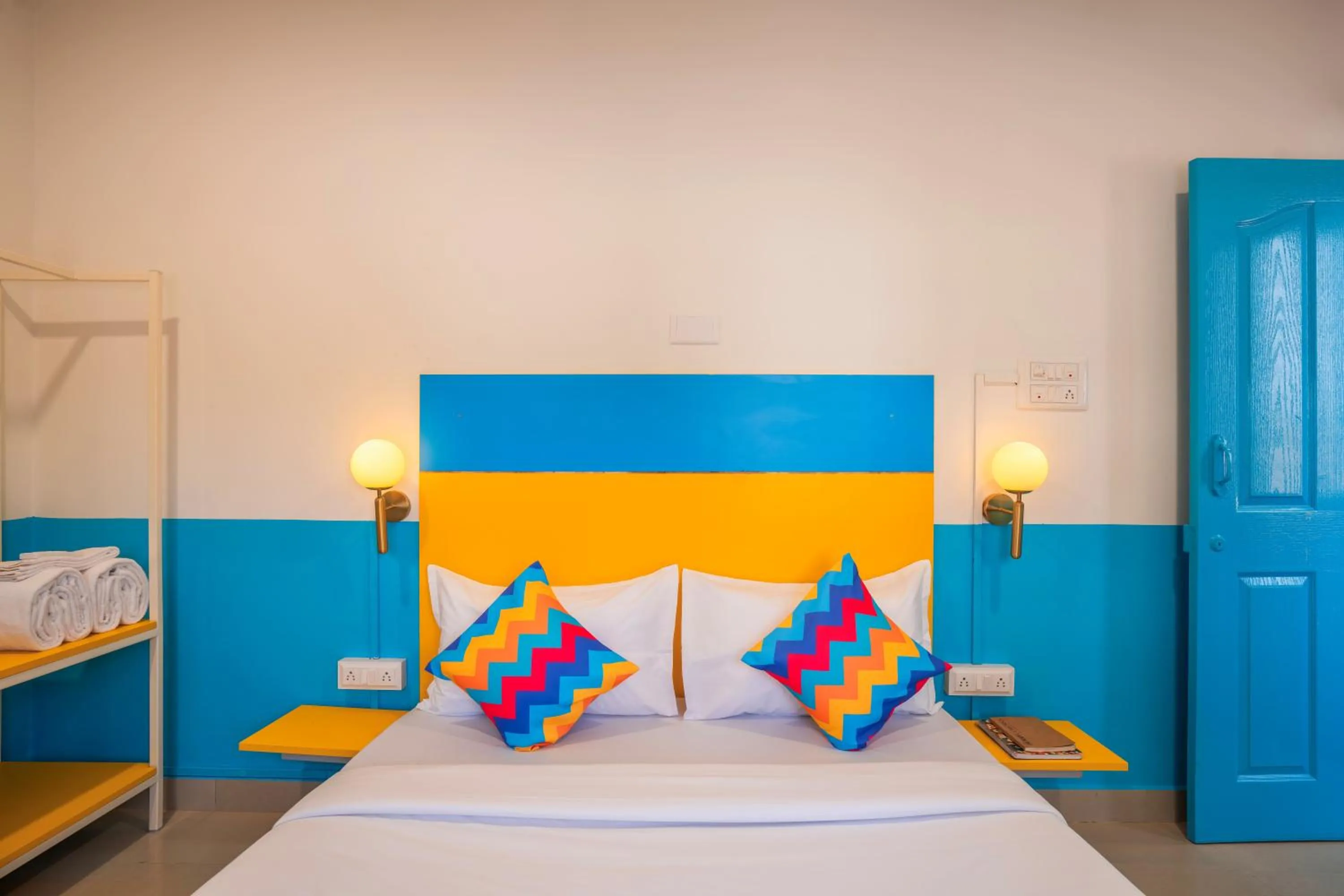 Bedroom, Bed in goSTOPS Bengaluru HSR, Silk Board