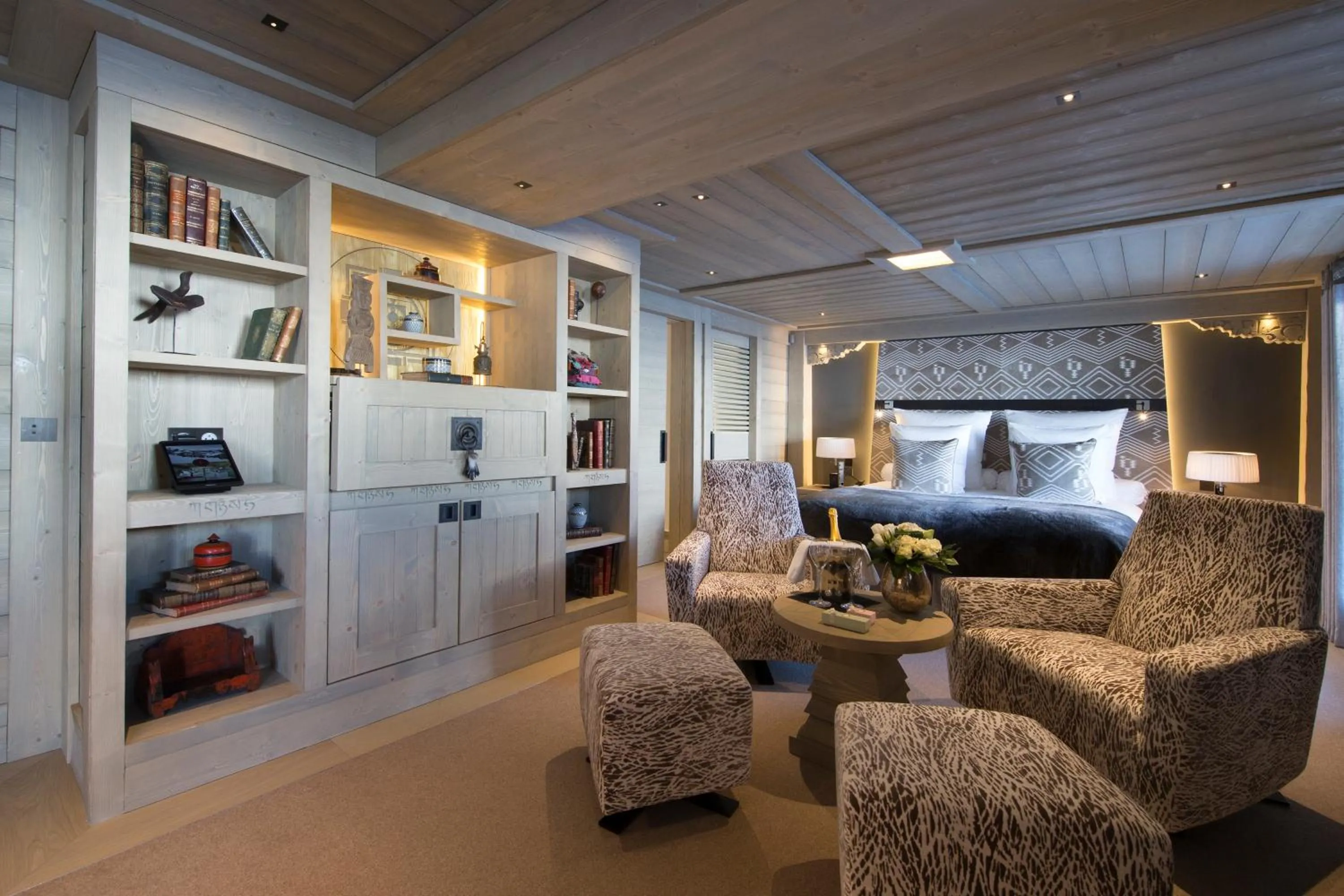 Photo of the whole room, Bed in Hotel Le K2 Altitude