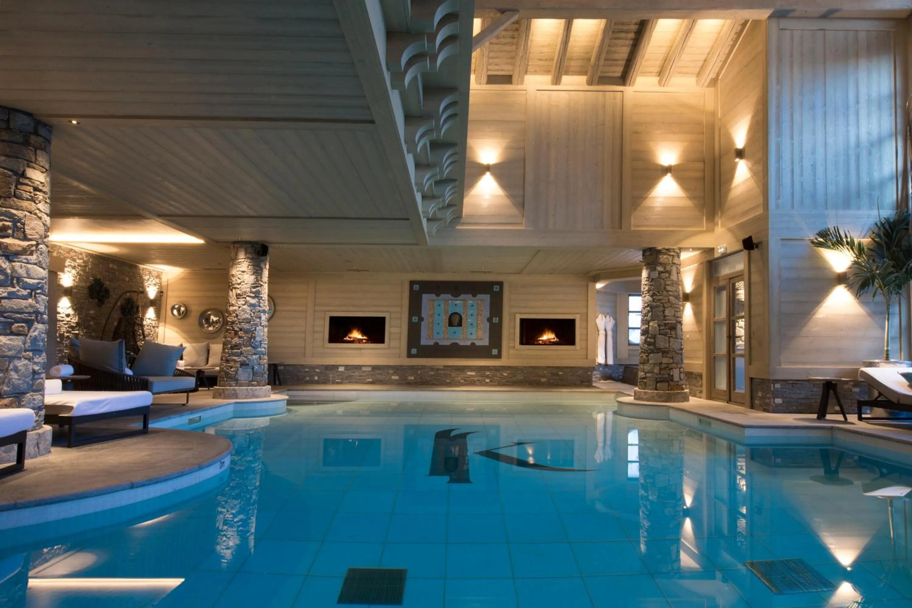 Swimming pool in Hotel Le K2 Altitude