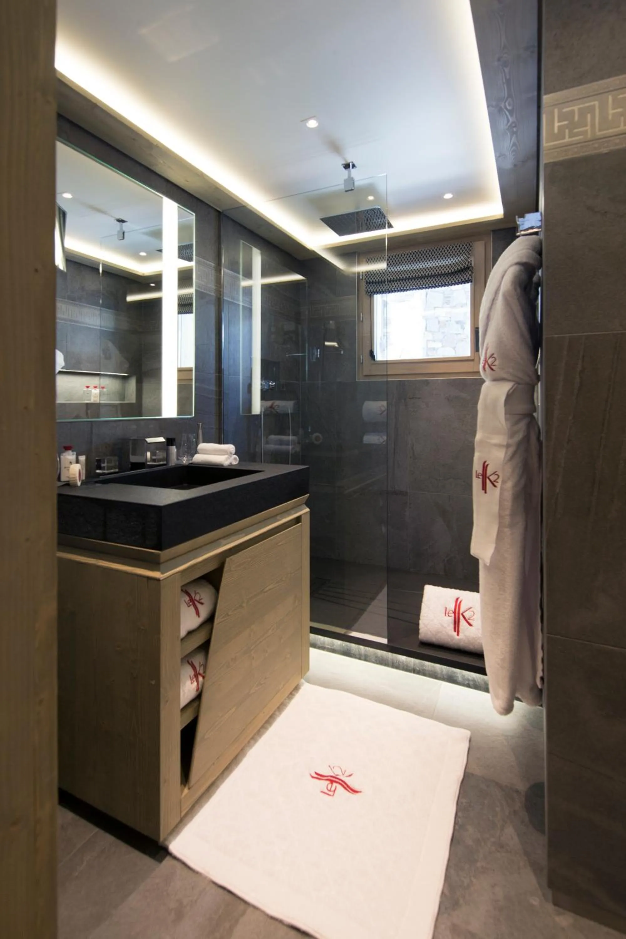 Shower in Hotel Le K2 Altitude