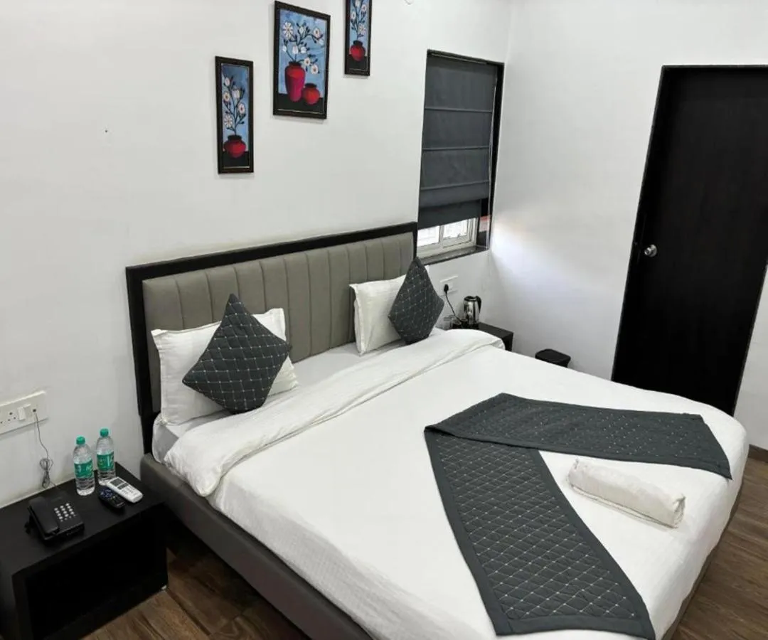 Bed in Sunny Executive