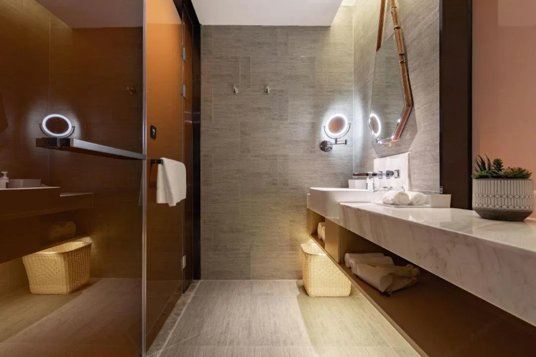 Atour Hotel Zhongshan North Station V-PARK Plaza