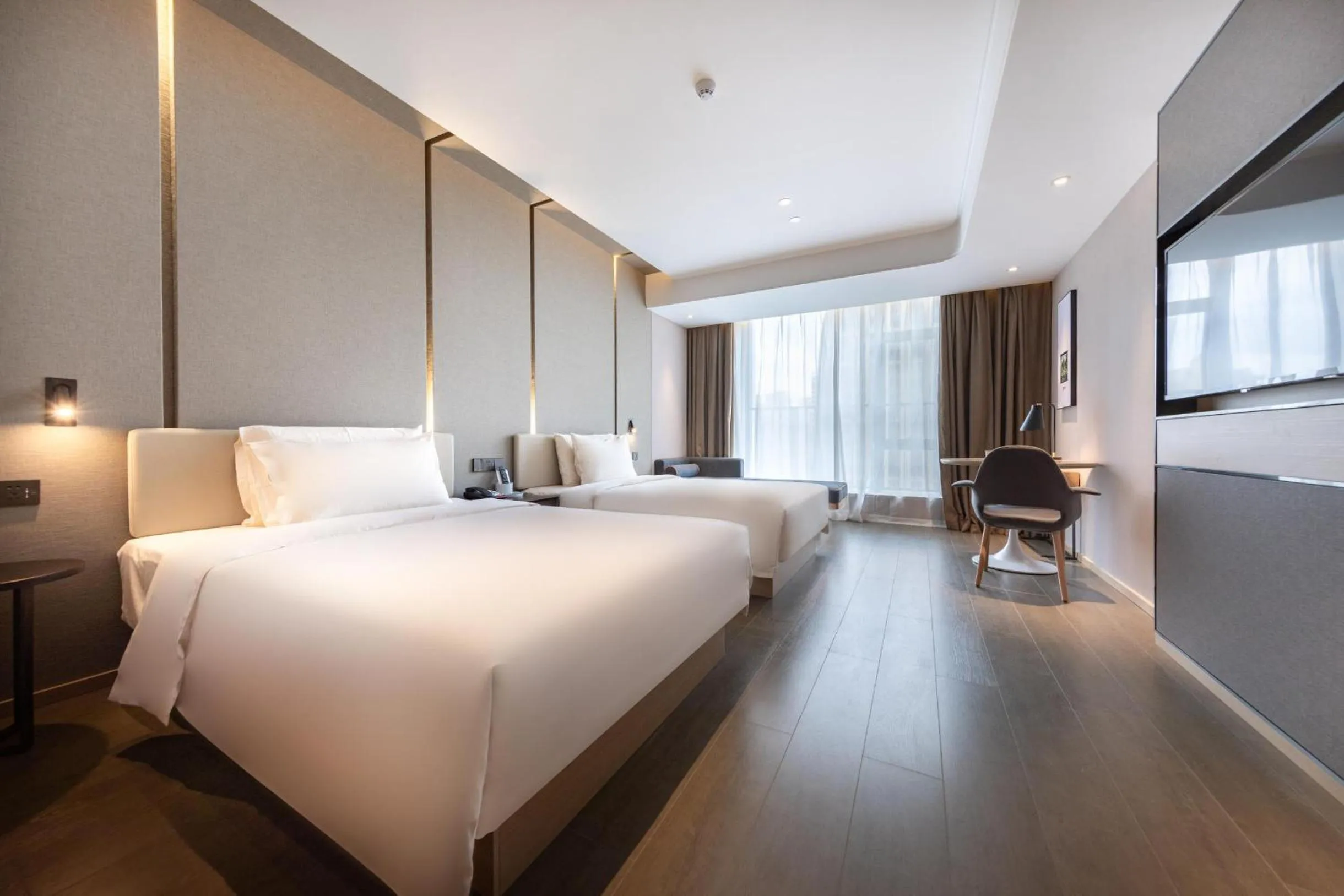 Bed in Atour Hotel Zhongshan North Station V-PARK Plaza