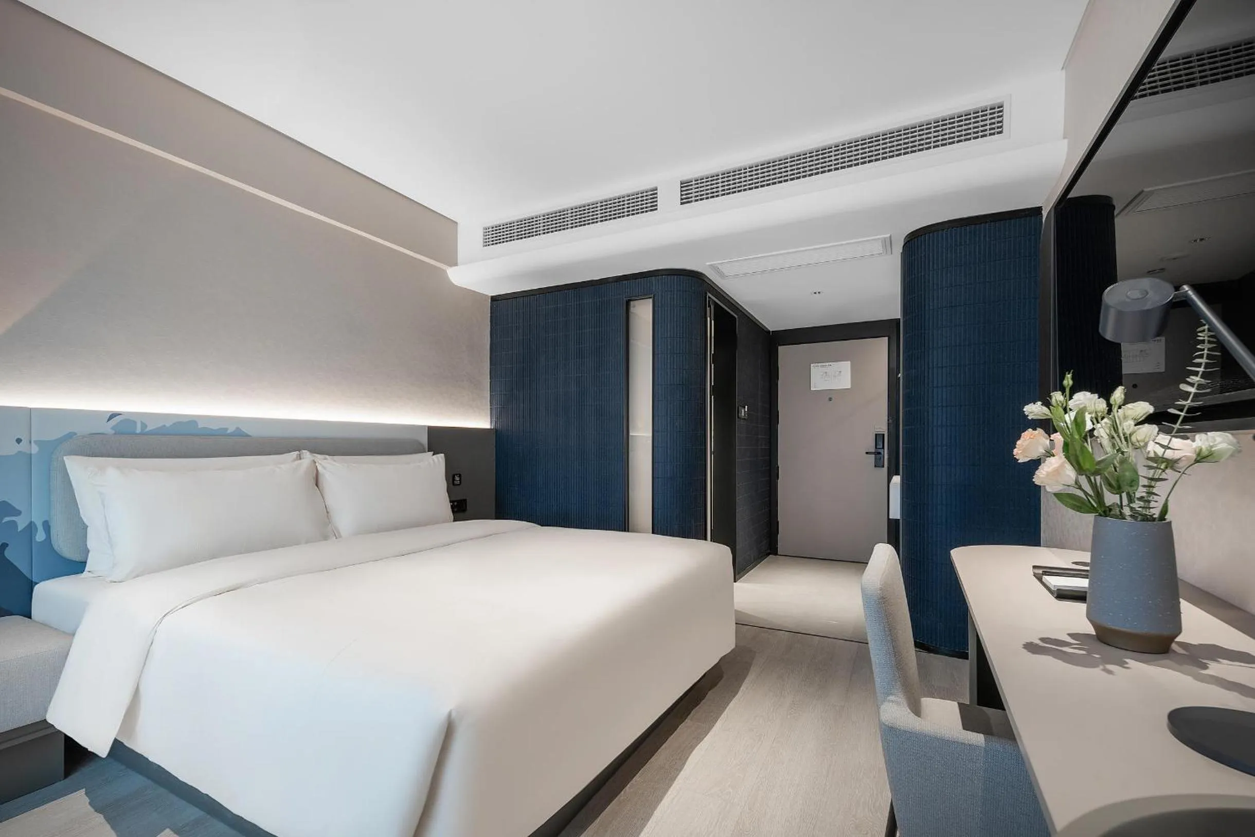 Bed in Atour Light Hotel Chengdu Shuangliu Airport Jinhua Road