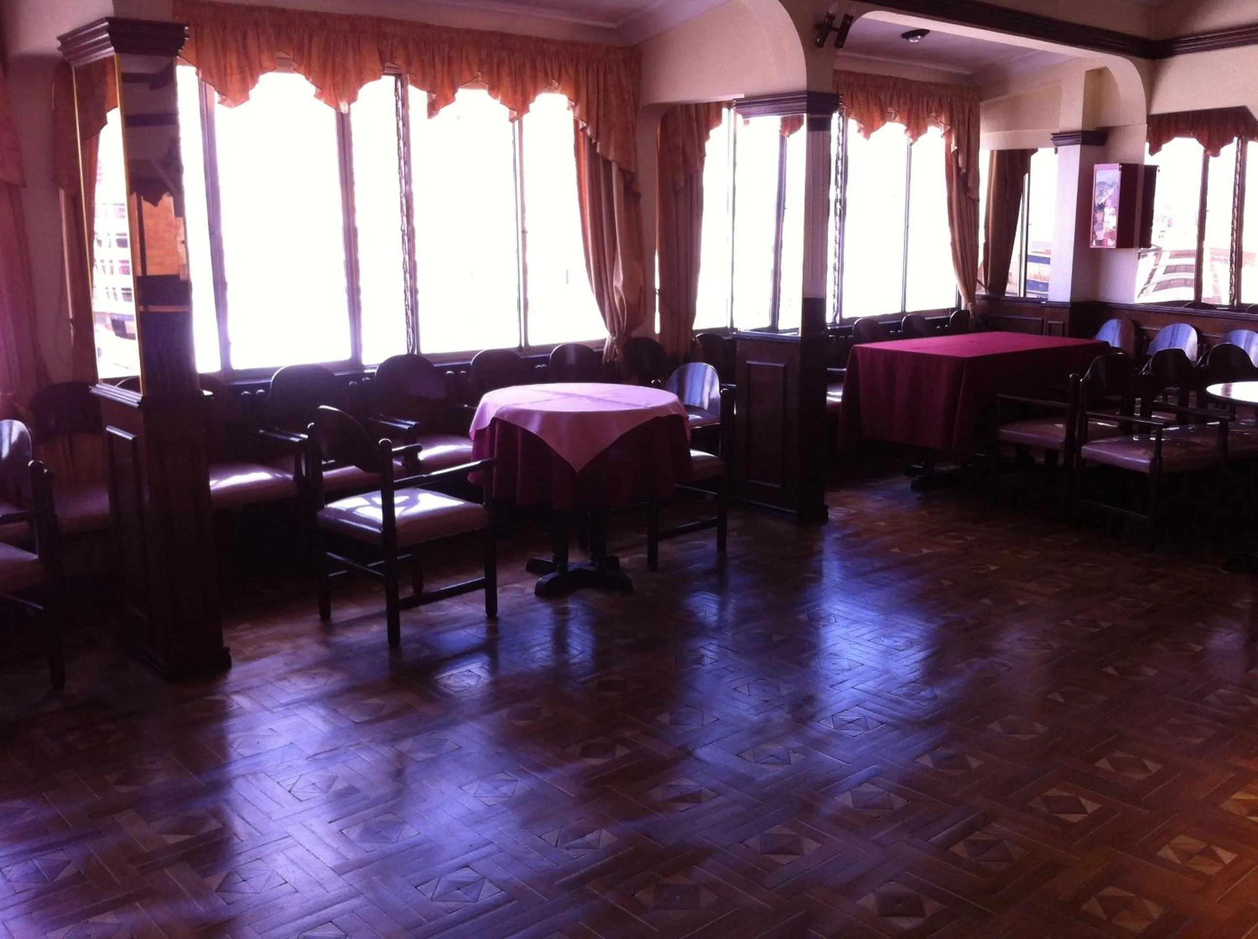 Restaurant/places to eat in Hotel La Joya