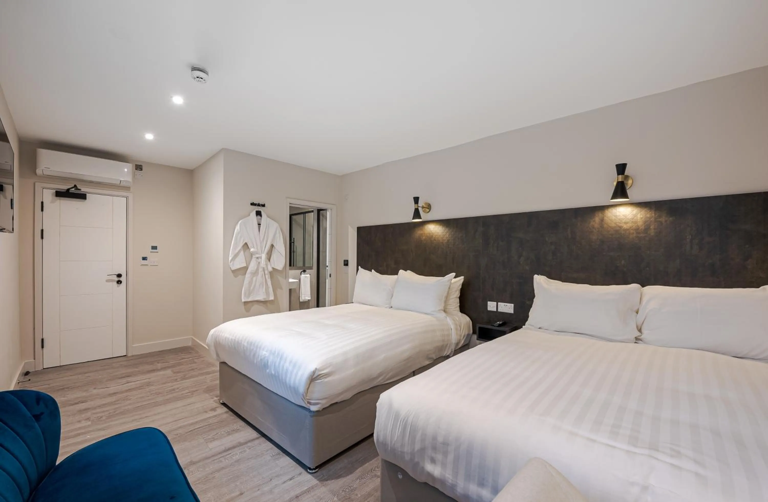 Bed in King's Cross Express Inn