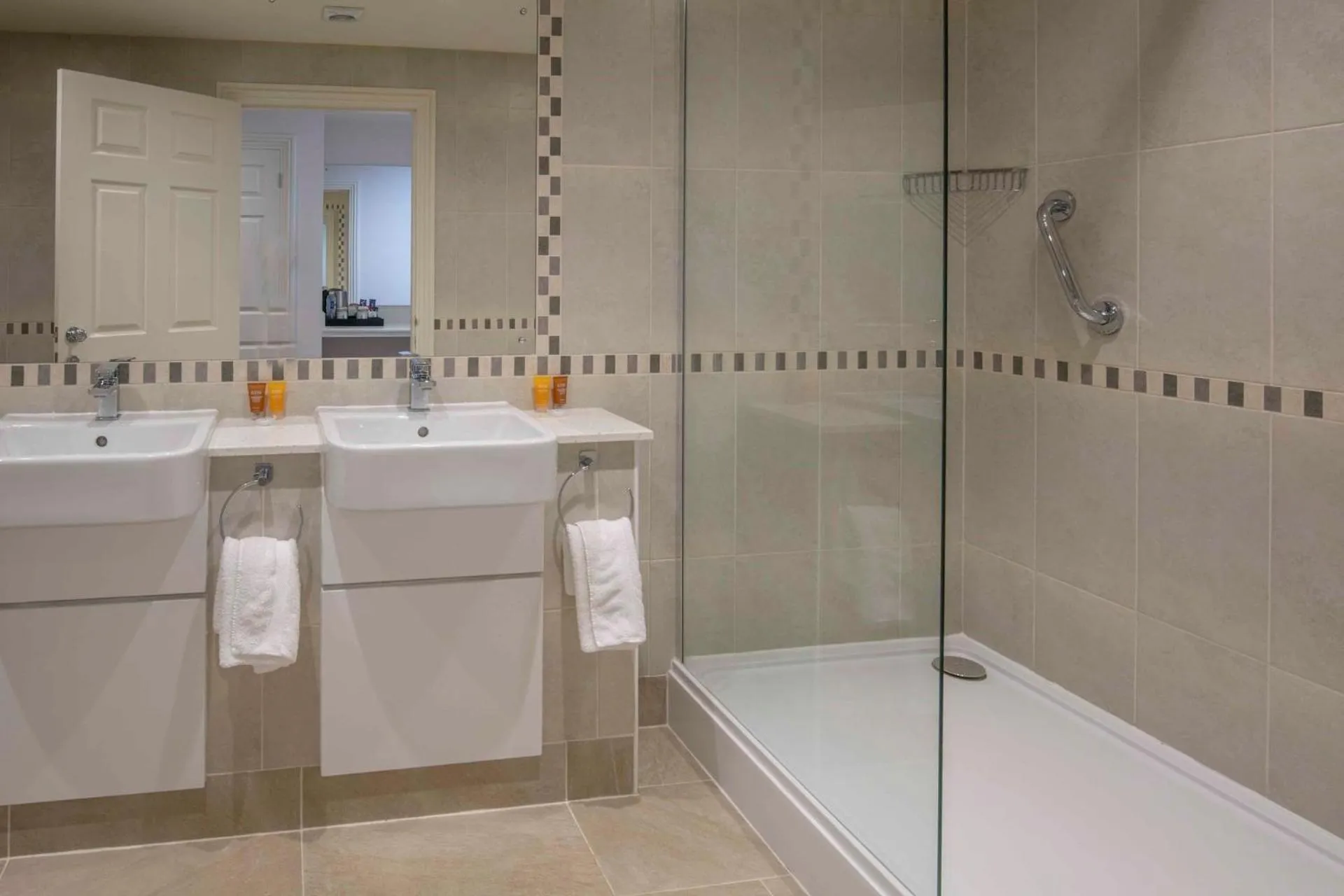 Shower in Old Hunstanton Le Strange Arms Hotel