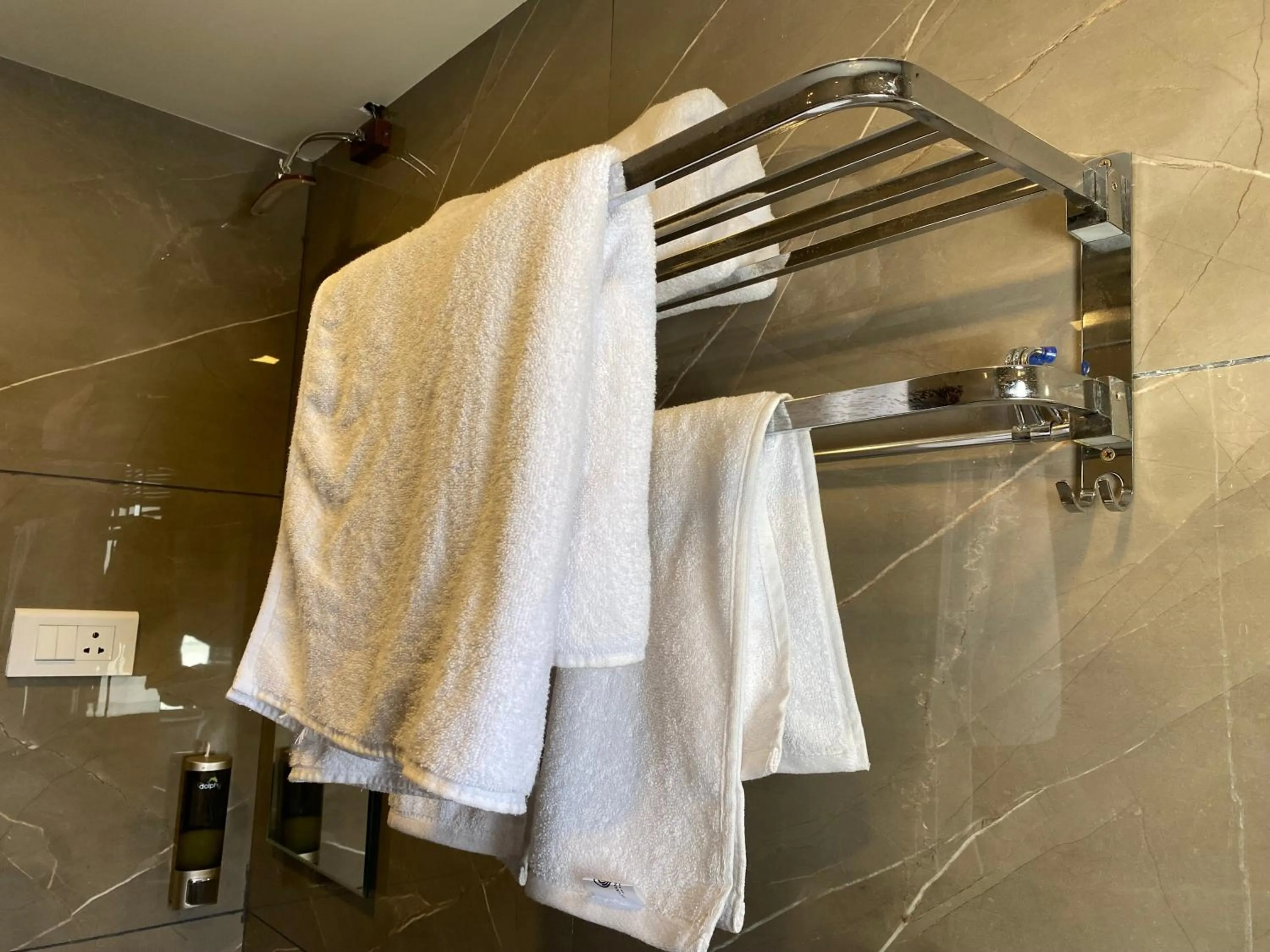 The Grand Sarovar Inn And Suites