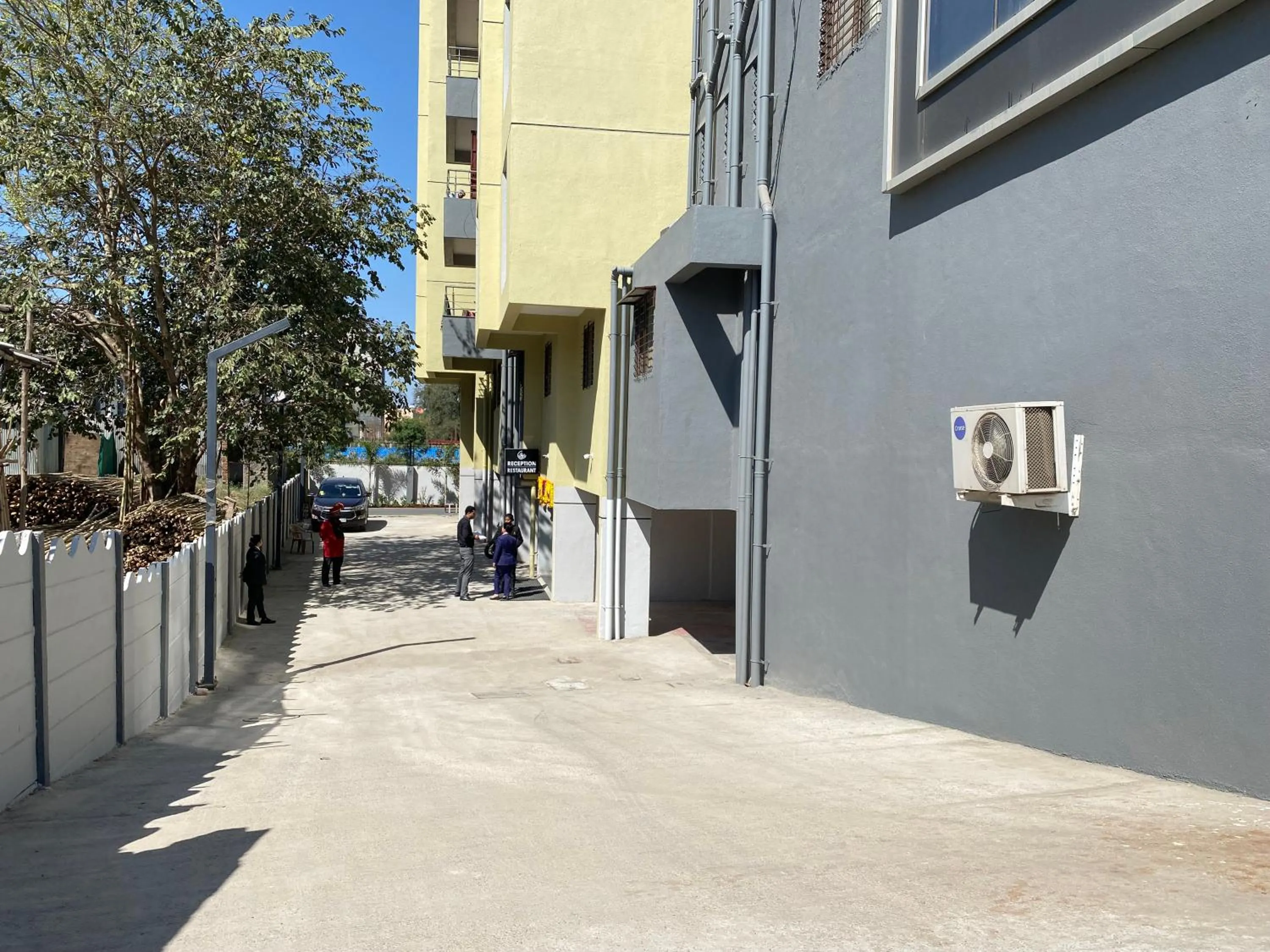 Parking in The Grand Sarovar Inn And Suites