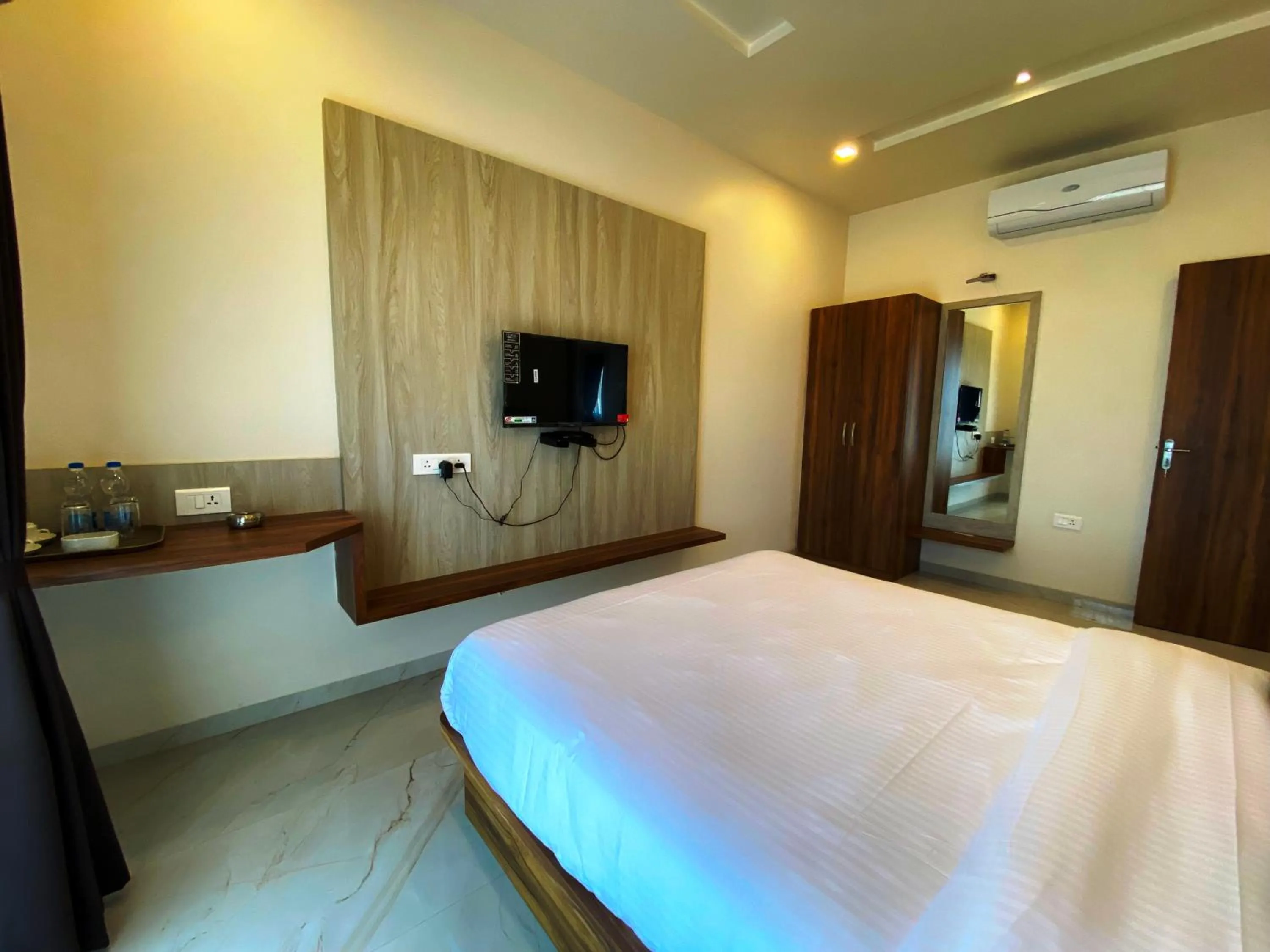 Bedroom in The Grand Sarovar Inn And Suites