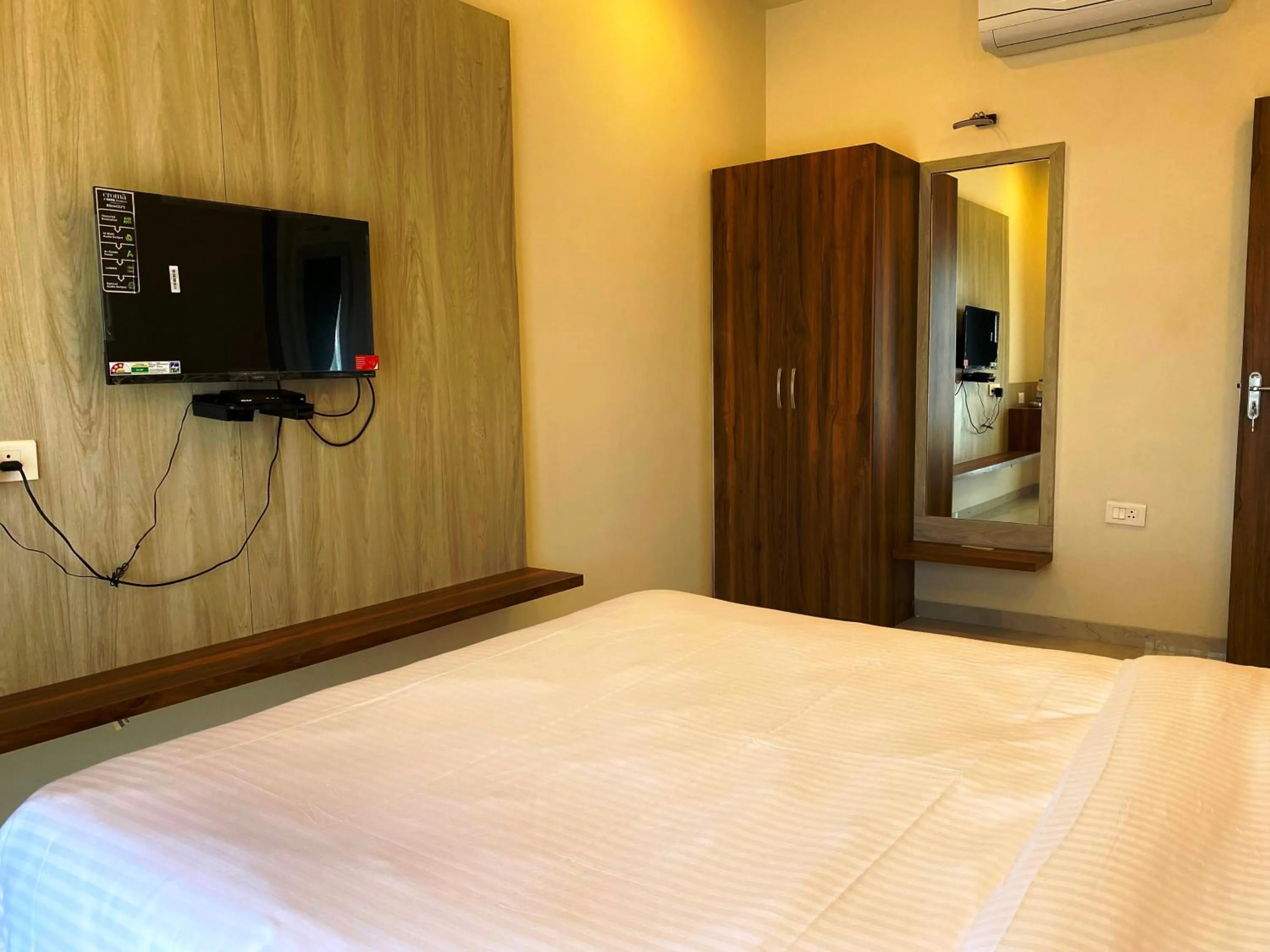 TV and multimedia in The Grand Sarovar Inn And Suites