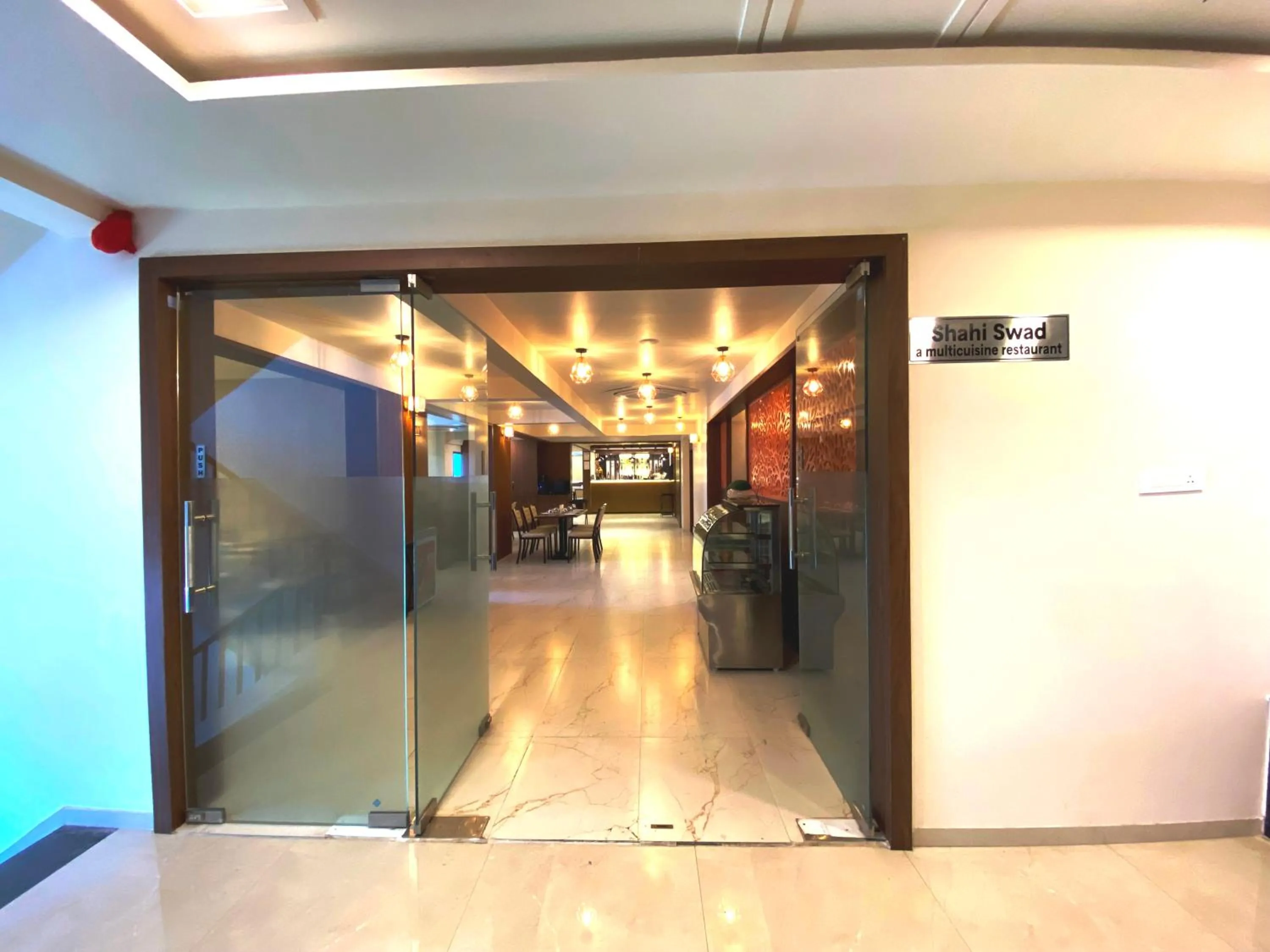 Restaurant/places to eat in The Grand Sarovar Inn And Suites