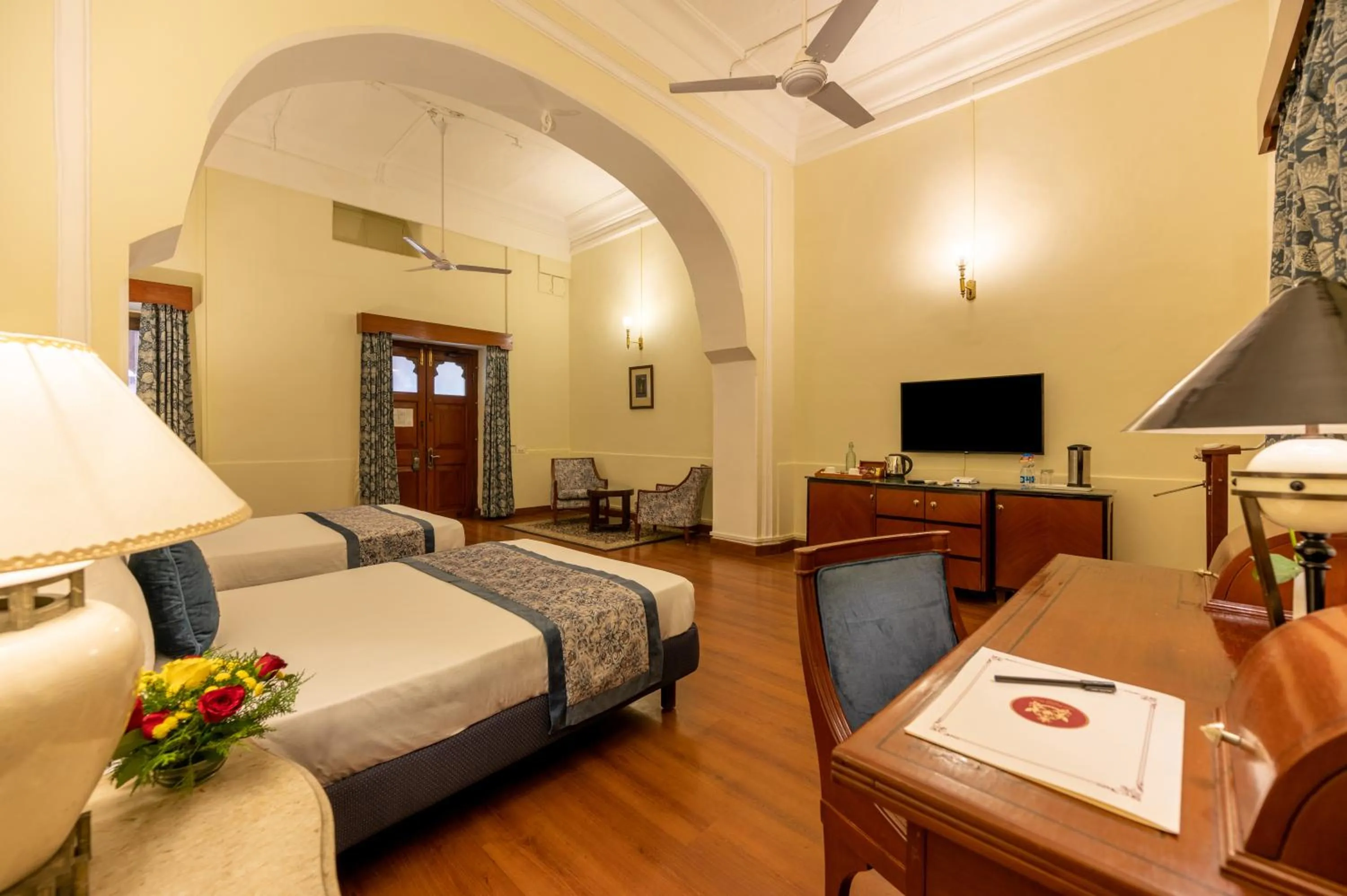 TV and multimedia, Bed in Umed Bhawan Palace, Kotah