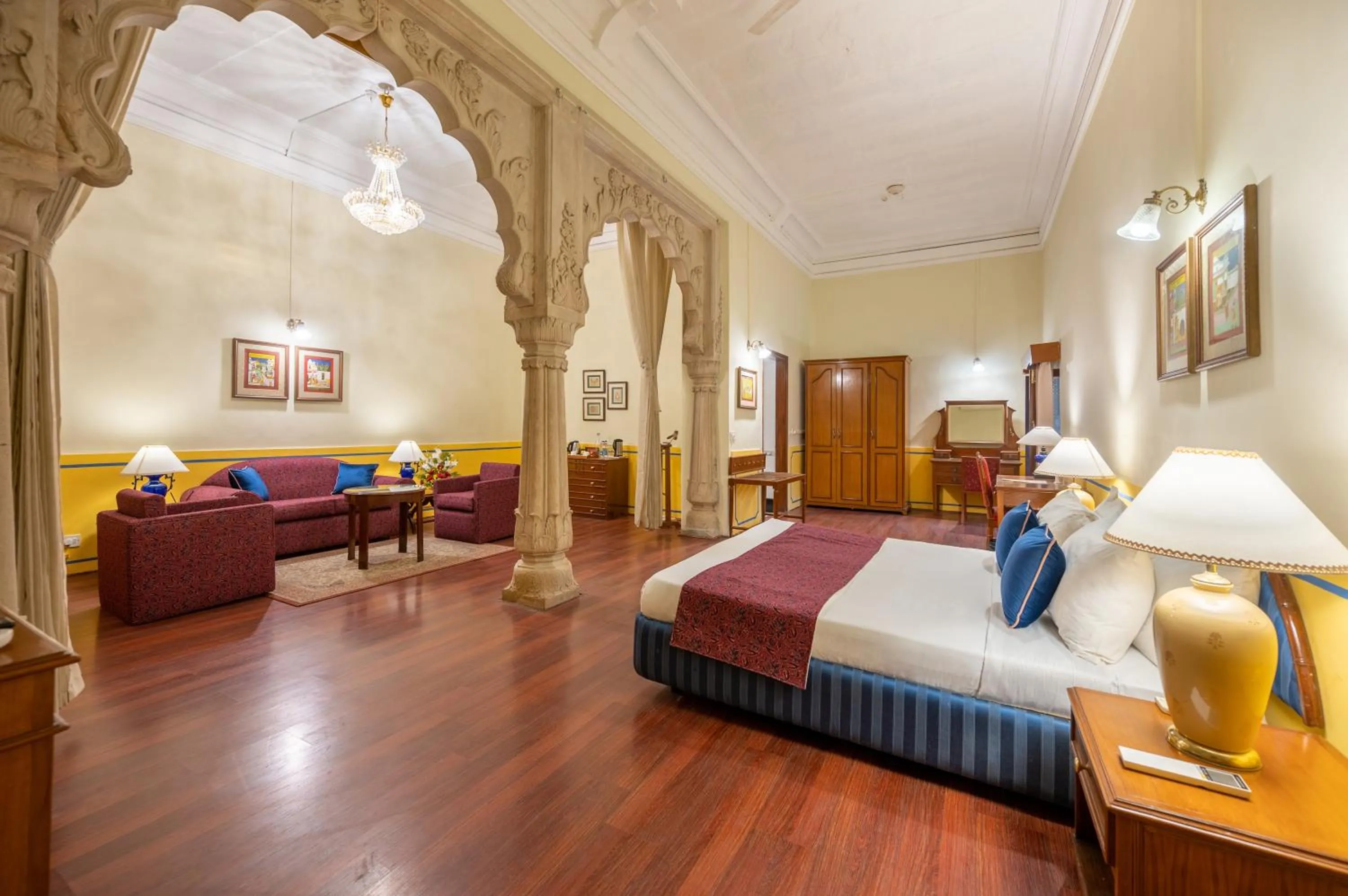 Bed in Umed Bhawan Palace, Kotah
