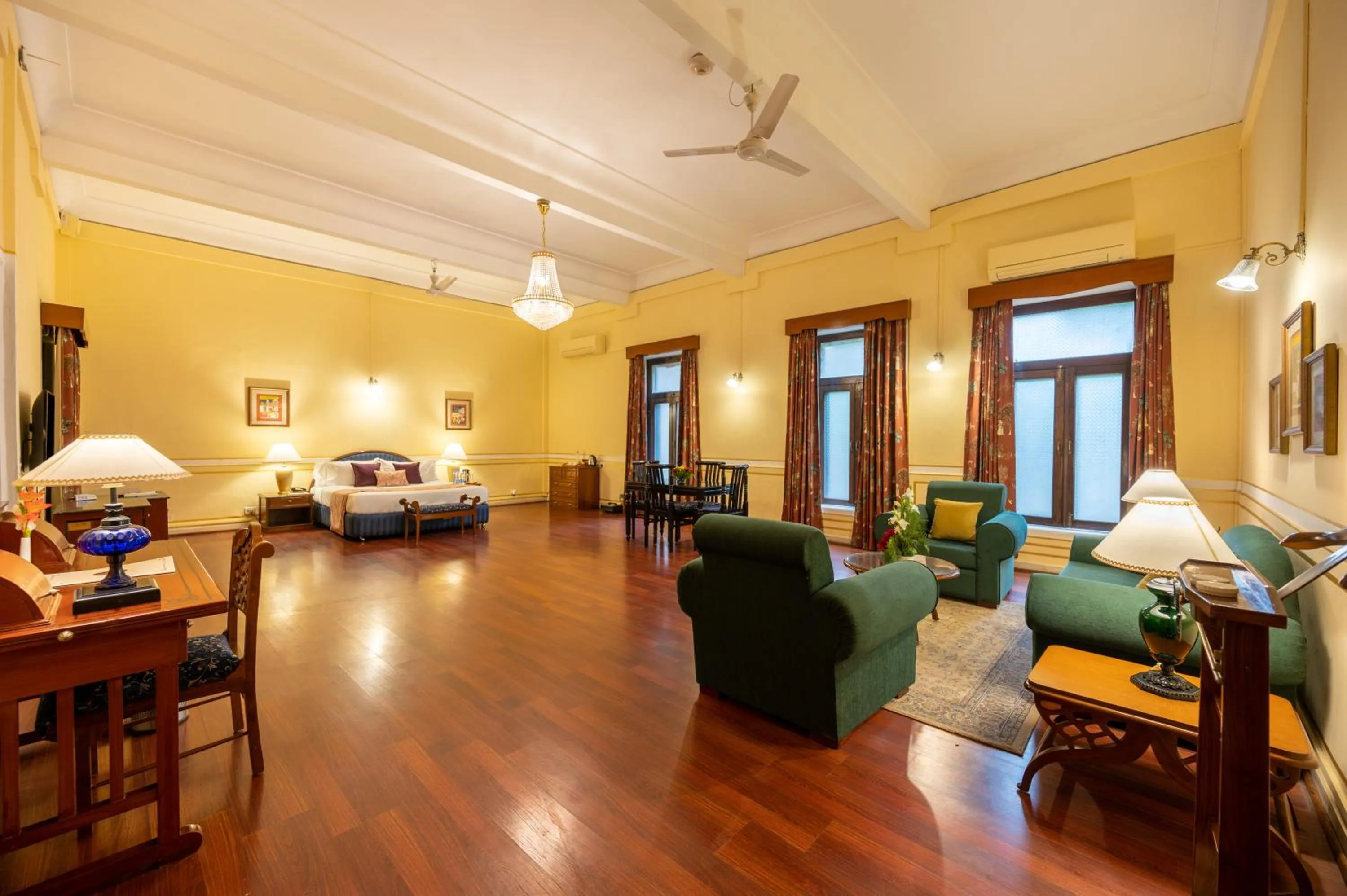 Bed in Umed Bhawan Palace, Kotah