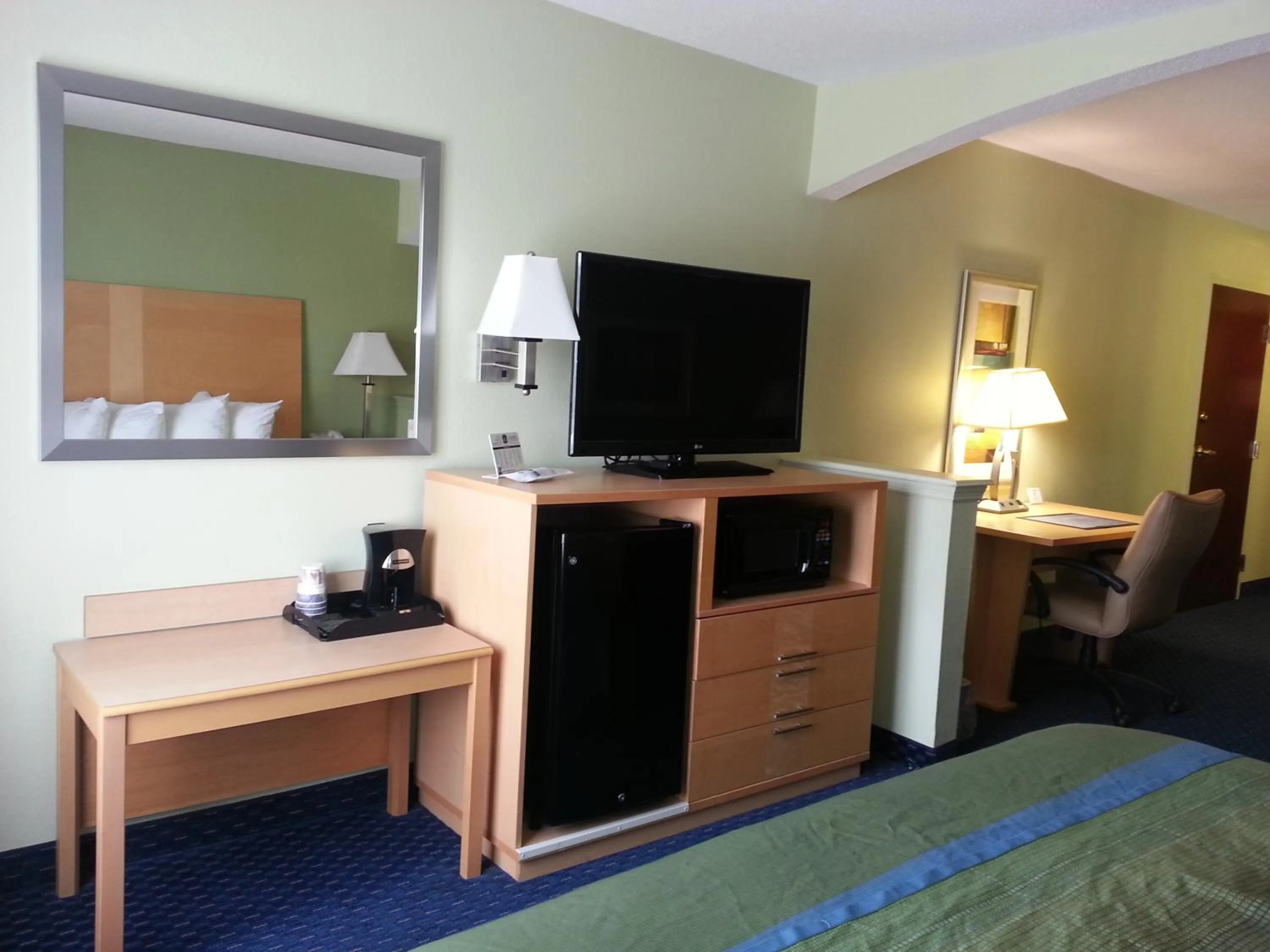Photo of the whole room, Bed in Park Inn by Radisson Albany