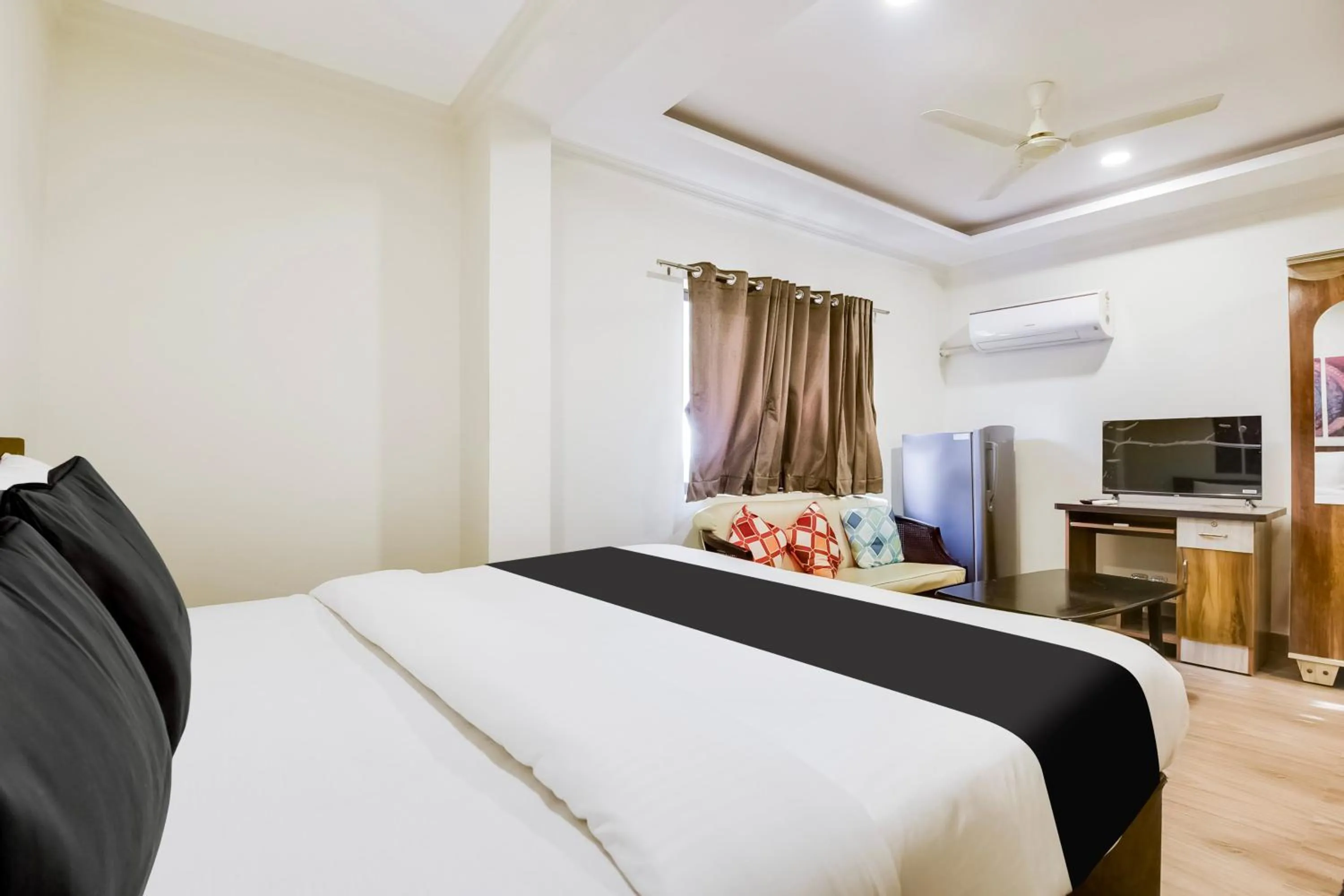 Bedroom, Bed in Super Hotel O Dabolim Near Goa International Airport