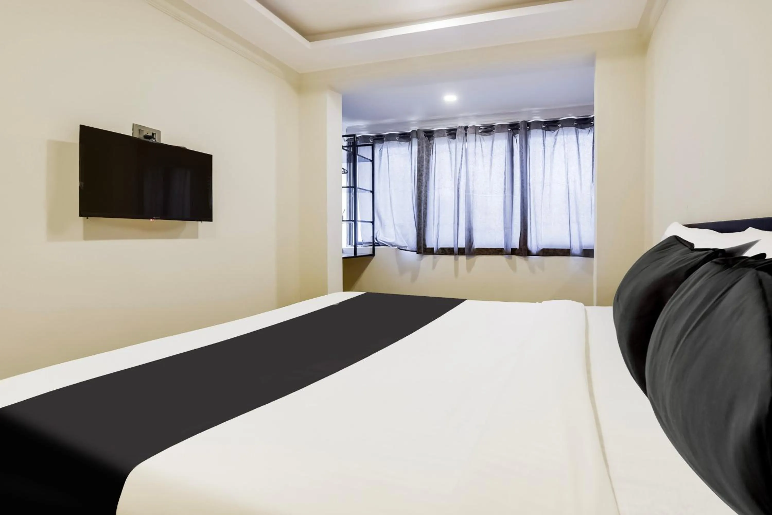 Bedroom, Bed in Super Hotel O Dabolim Near Goa International Airport