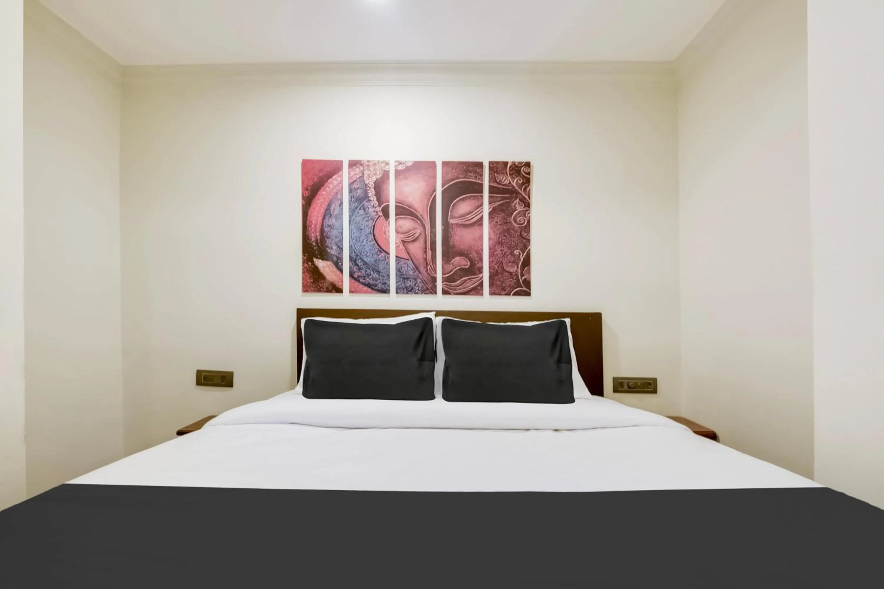 Bedroom, Bed in Super Hotel O Dabolim Near Goa International Airport