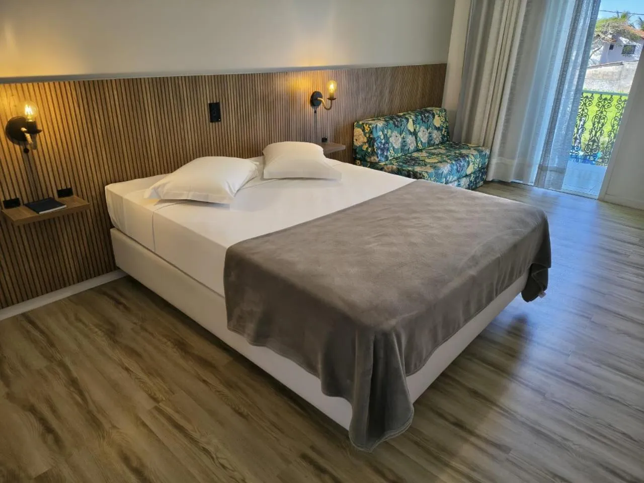 Photo of the whole room in Hotel Porto de Paz - Shantiniketan