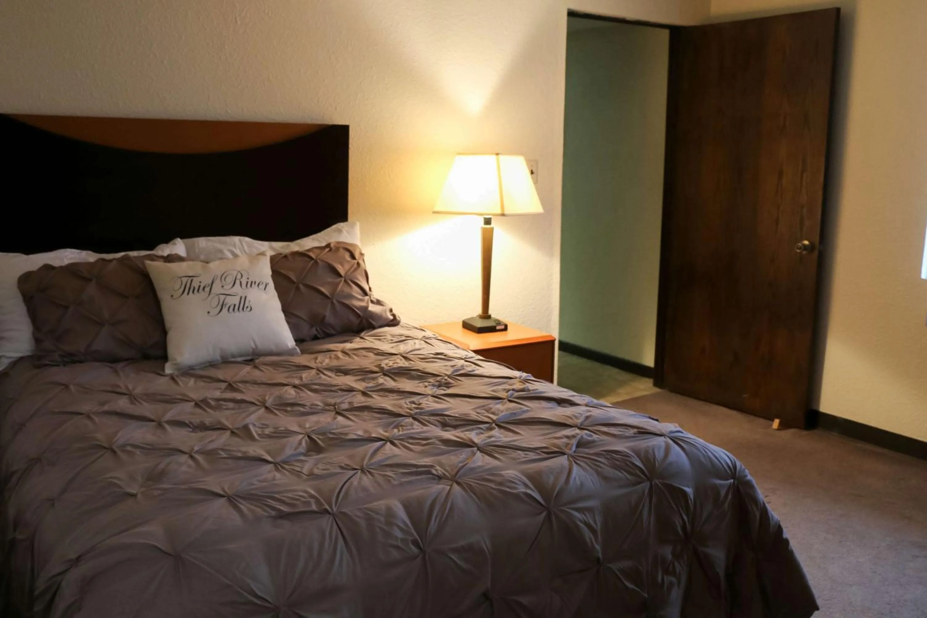 Photo of the whole room in Custom Stay Thief River Falls