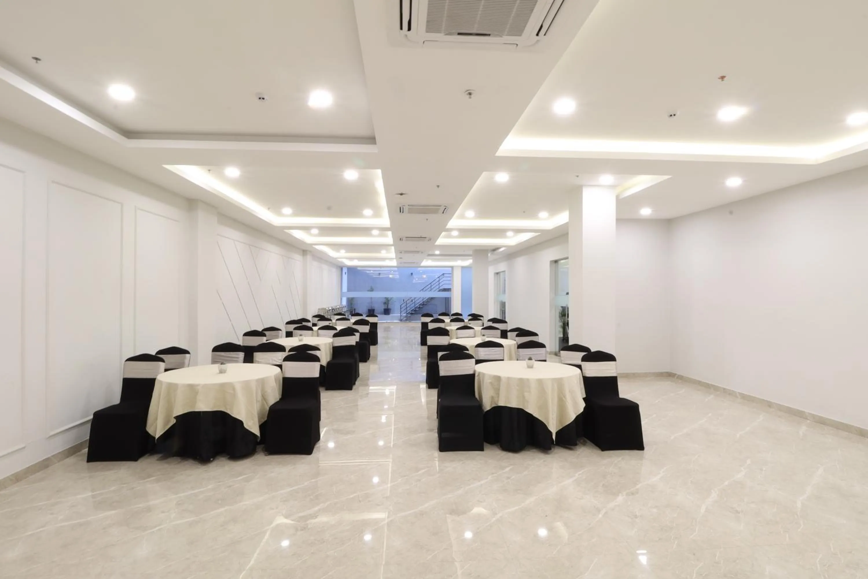 Meeting/conference room in Ahuja Residency Mayfield Garden